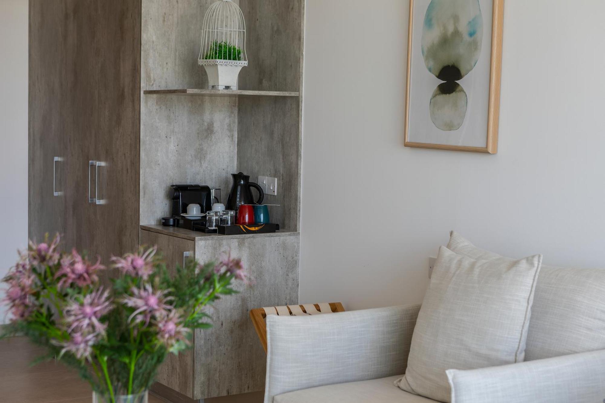 Deluxe Room Executive Lounge Access