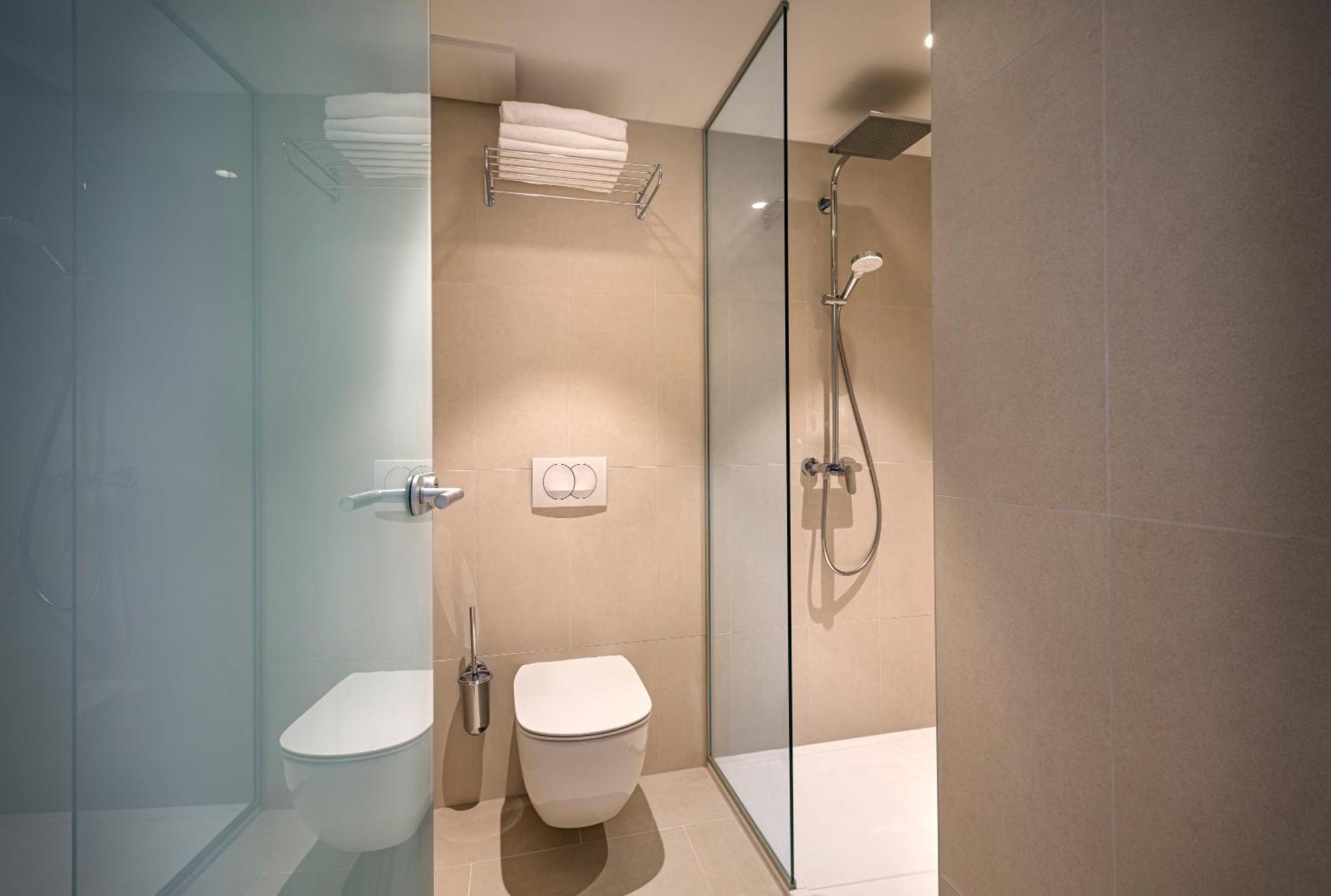 Room 2 Seaview Hotel