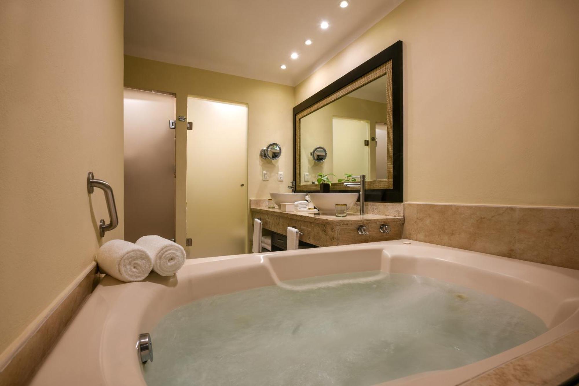 Luxury Junior Suite,1589555348:JPEG