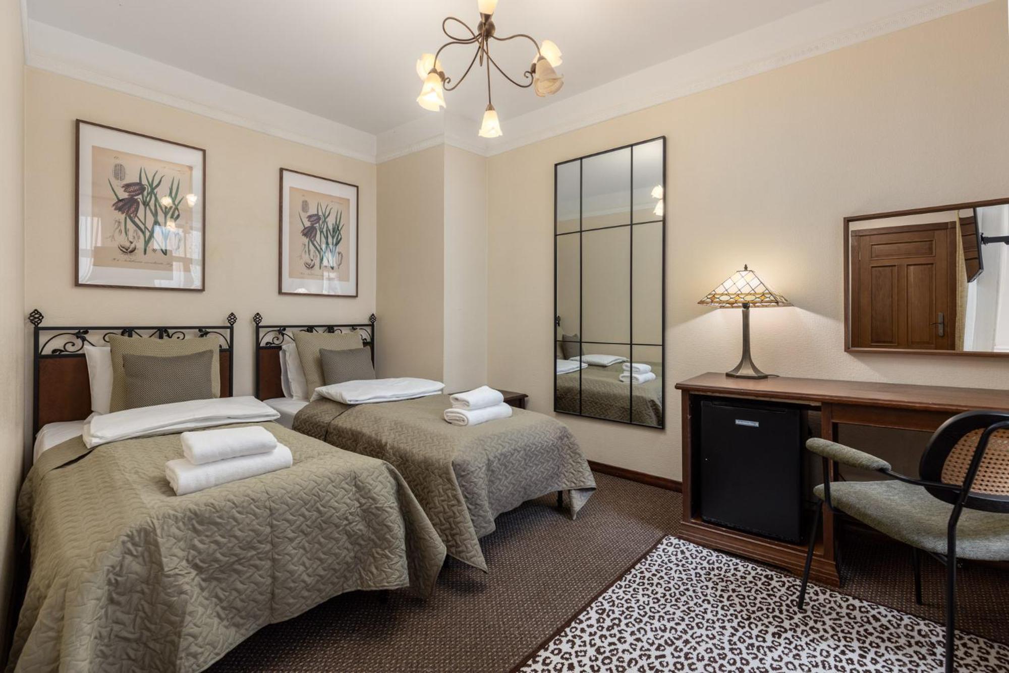 Twin Room Bath