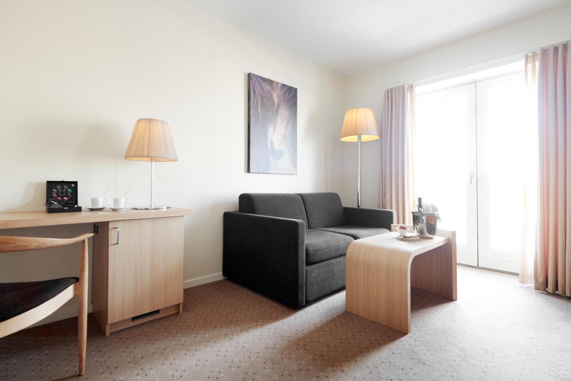 Family Room (2 Adults + 2 Children),1590337766:JPEG