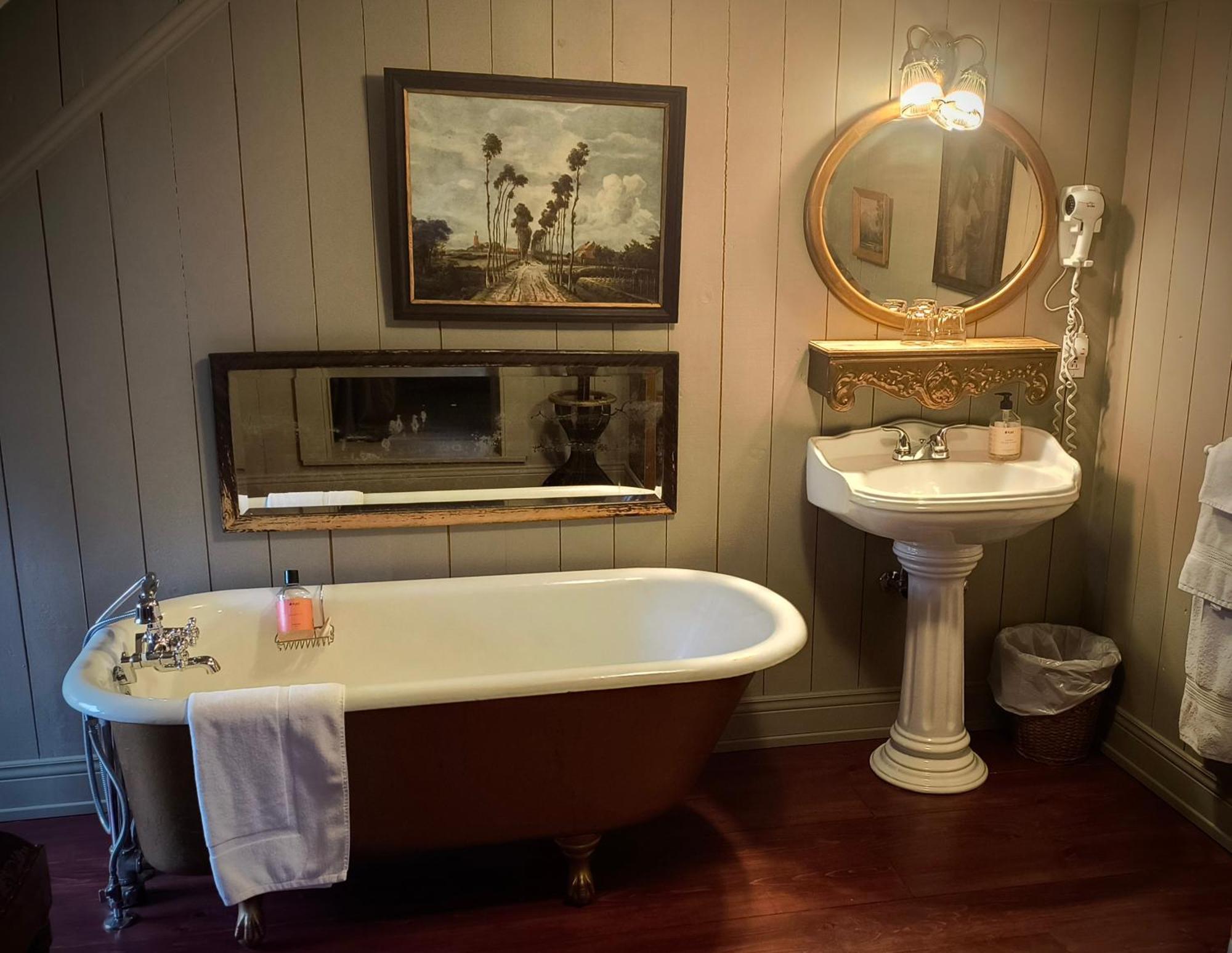 Double Room Private Bathroom