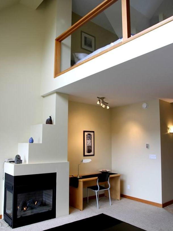 Deluxe Queen Suite