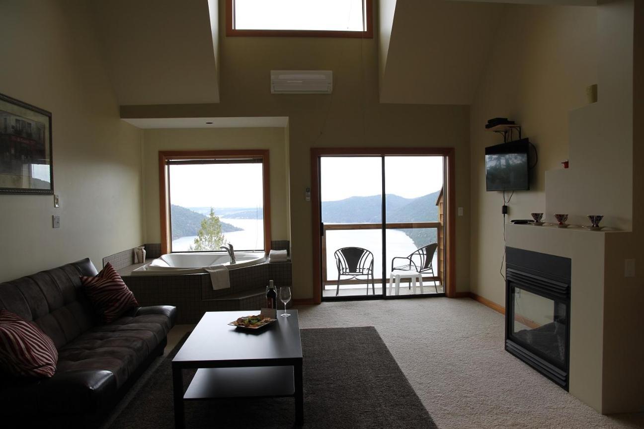 Deluxe Queen Suite