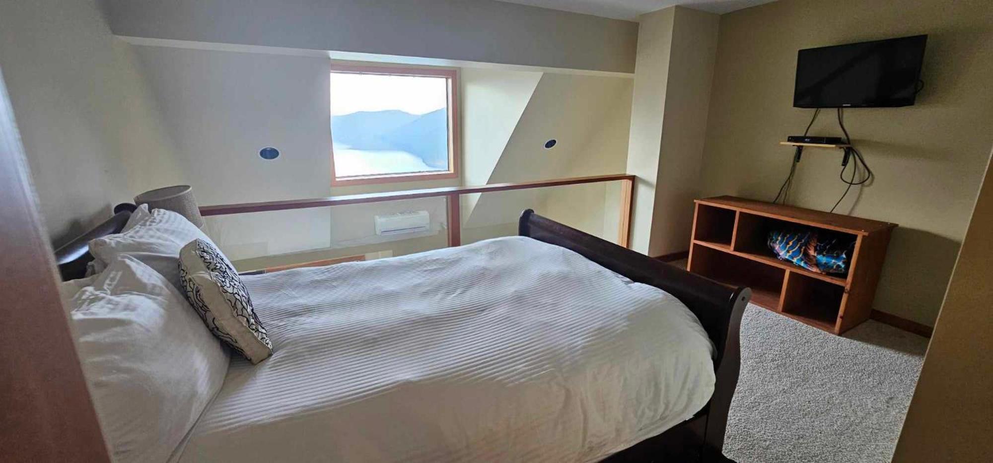 Deluxe Queen Suite