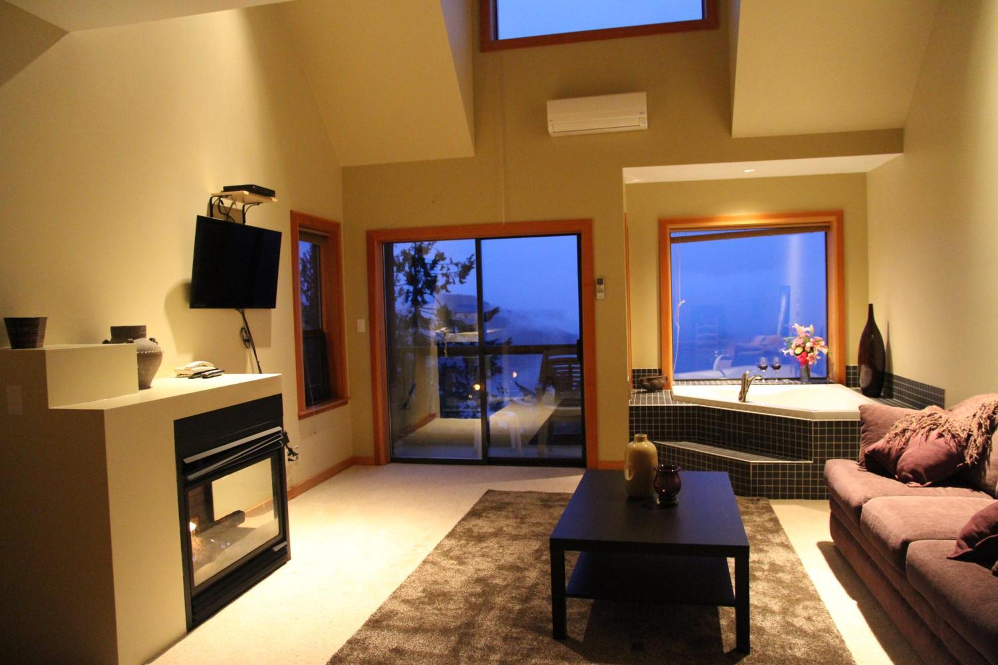 Deluxe Queen Suite