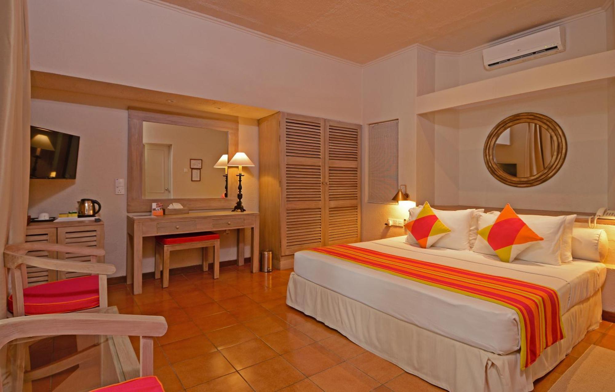 Classic Ocean View Room USD 50 Spa Credit Per Person | on Excursions | One Hour Sunset Photo Cruise Stays