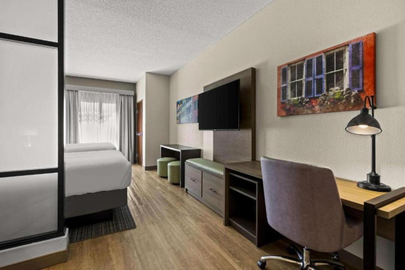 Suite Two Queen Beds Sofabed Accessible or Non-Smoking