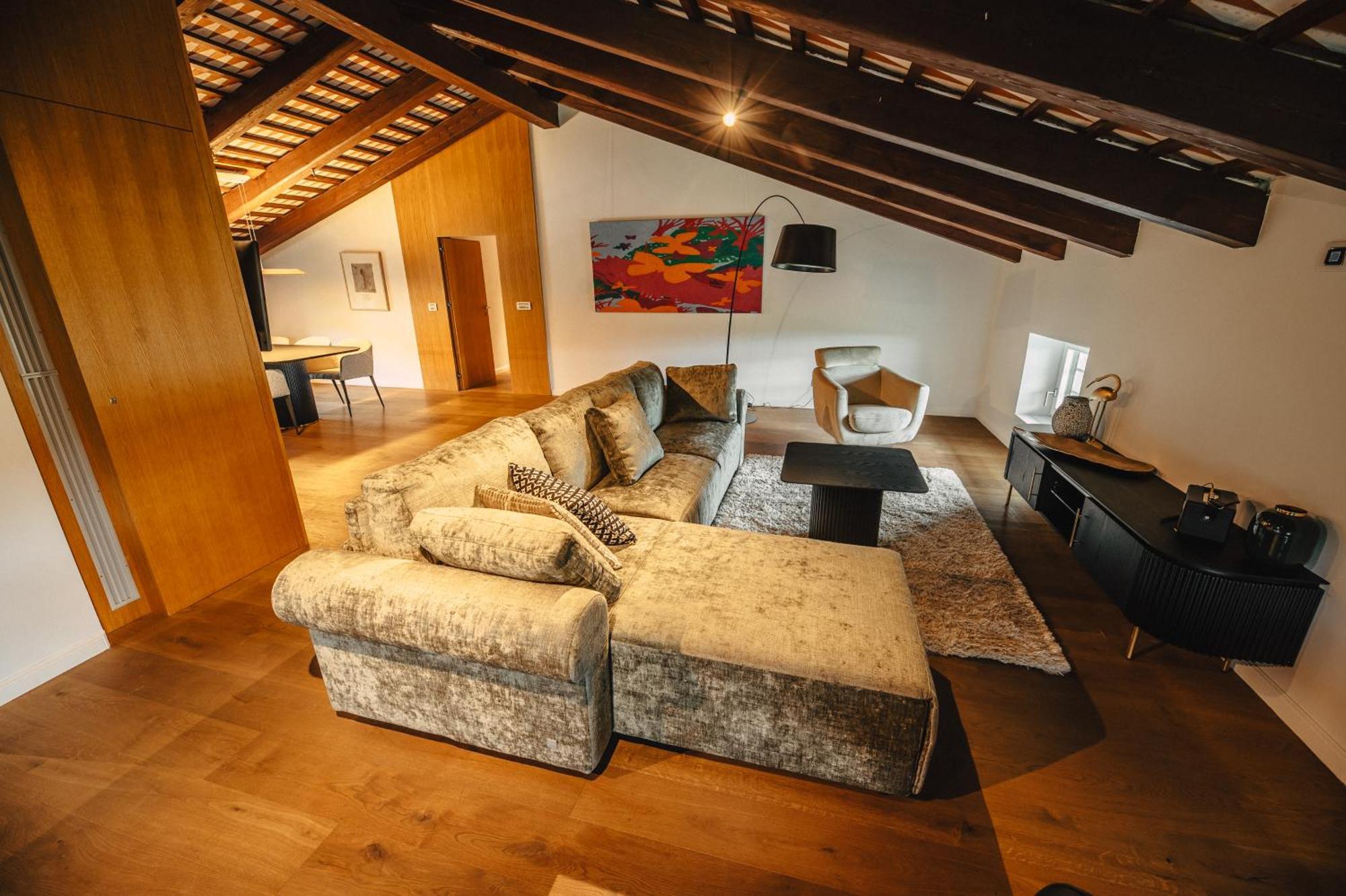 Deluxe King Suite,1592064376:JPEG