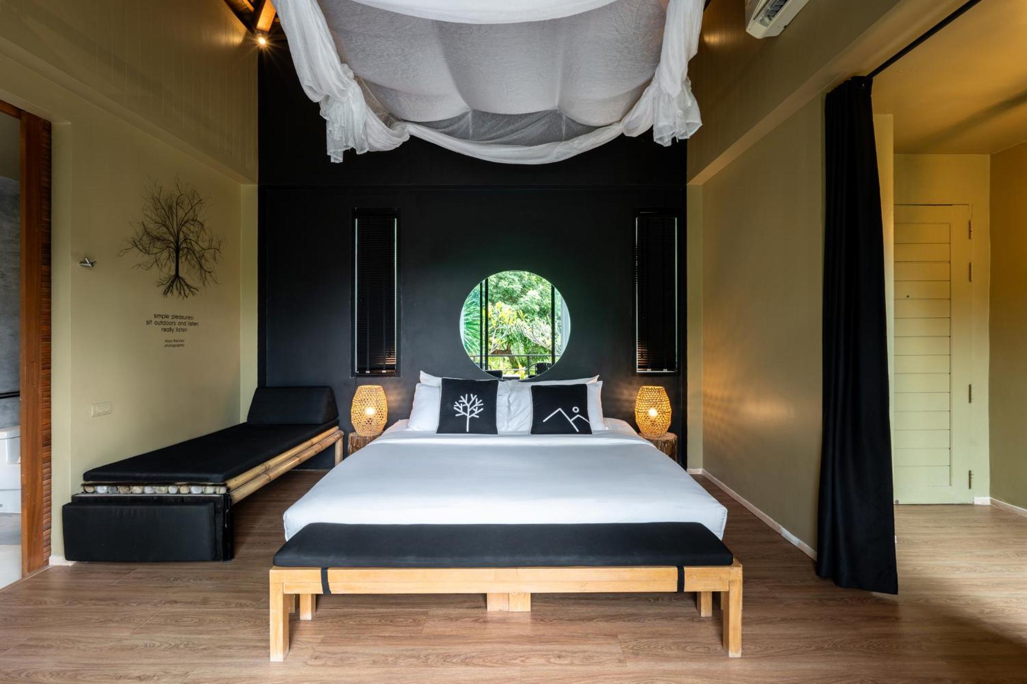 Studio Deluxe Two-Bedroom Kayak Paddle Board Playground