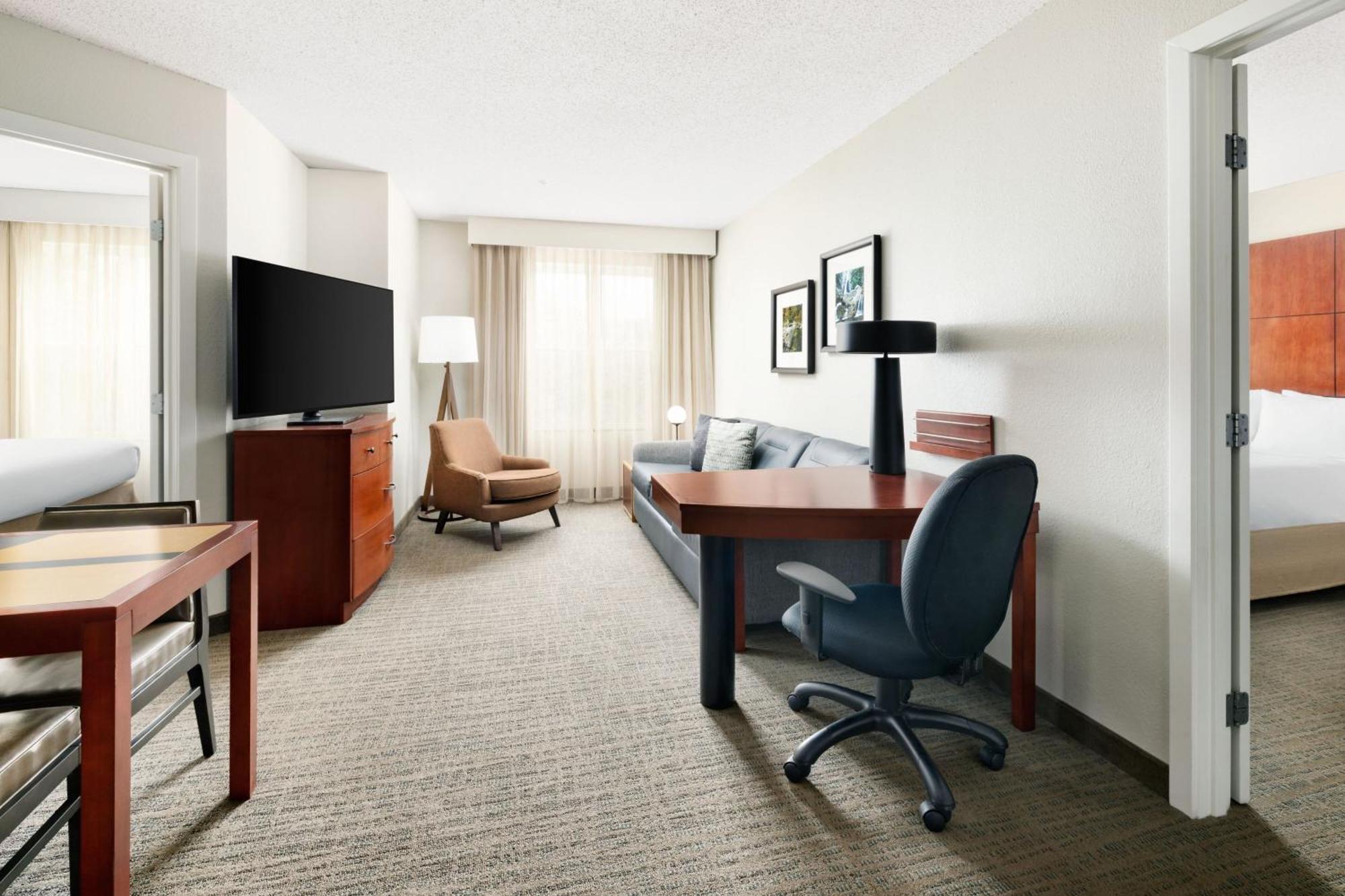 Two-Bedroom Suite,1592887776:JPEG