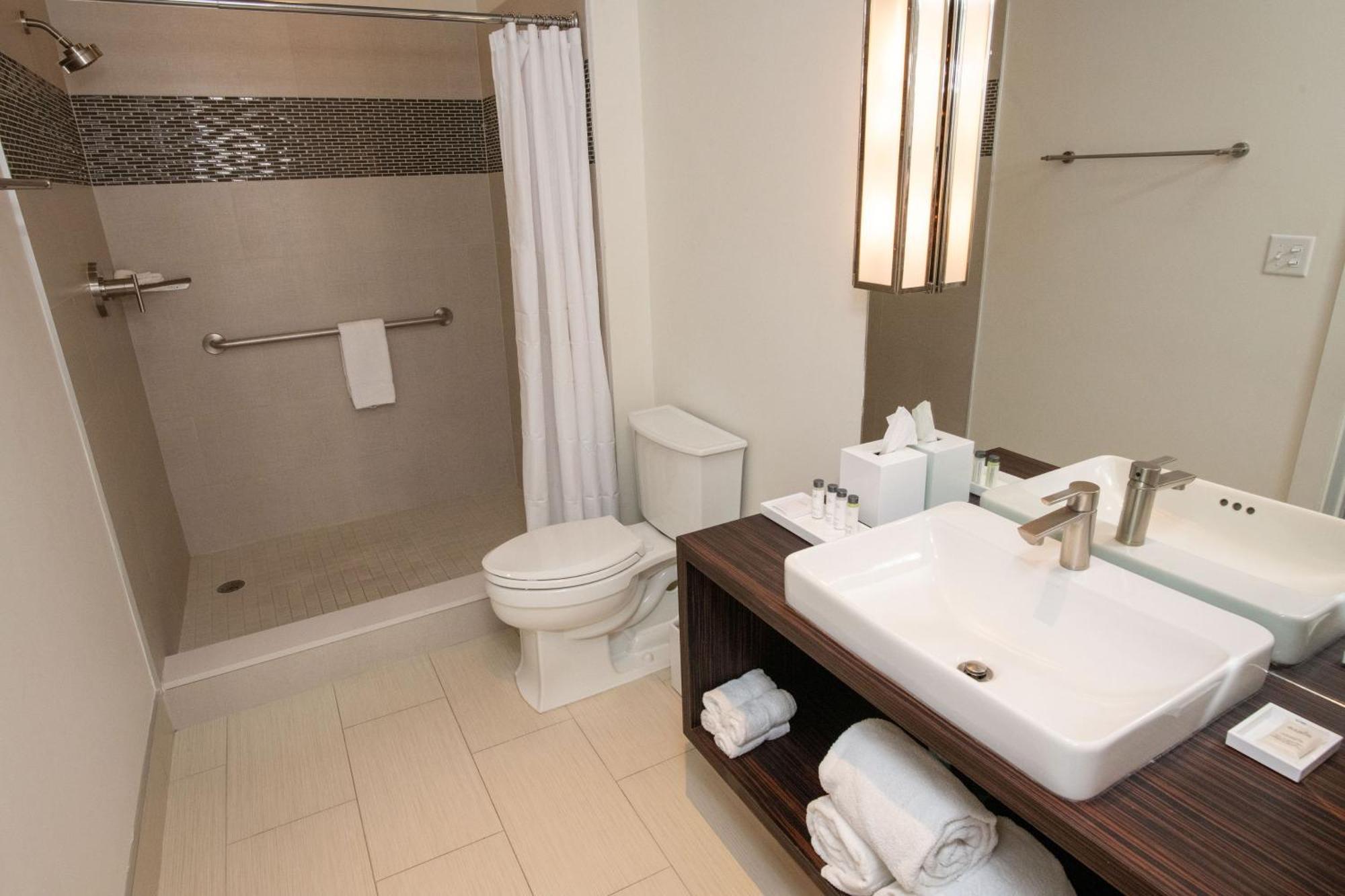 Standard Queen Room Atrium View