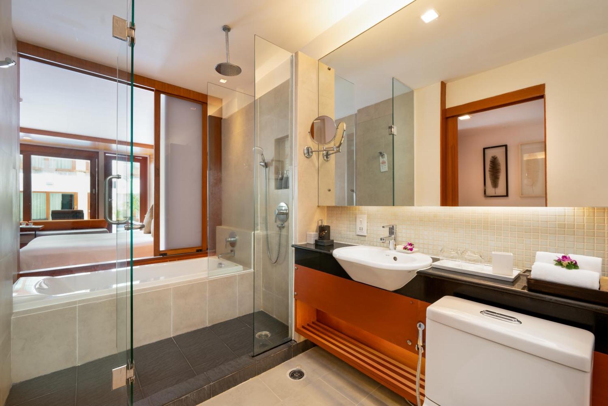 Deluxe Double Room Pool Access Daily Complimentary Minibar