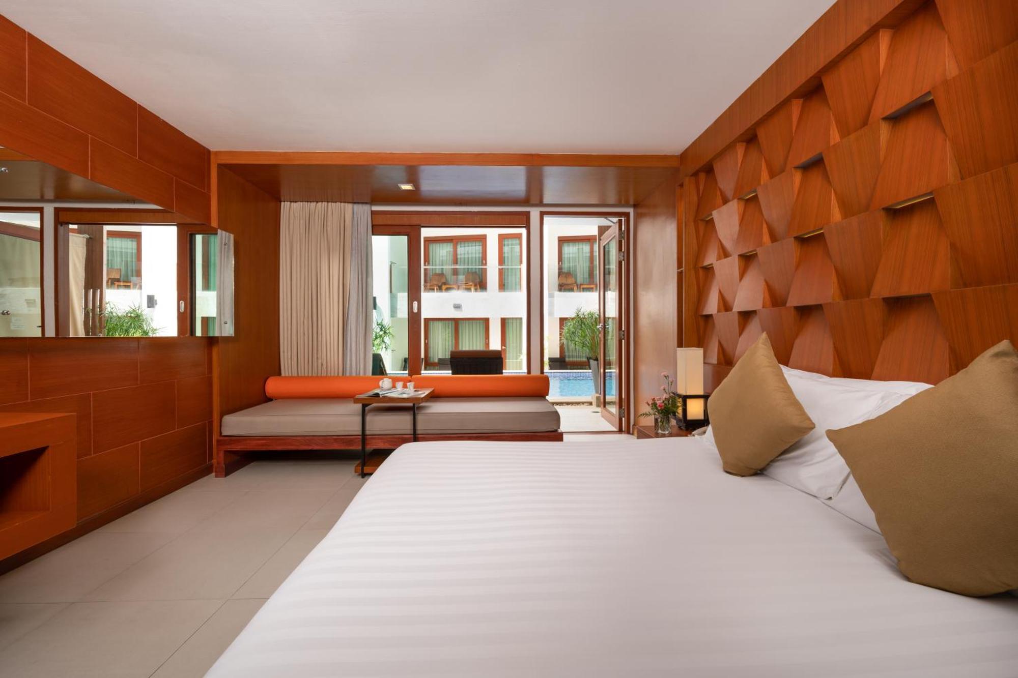 Deluxe Double Room Pool Access Daily Complimentary Minibar