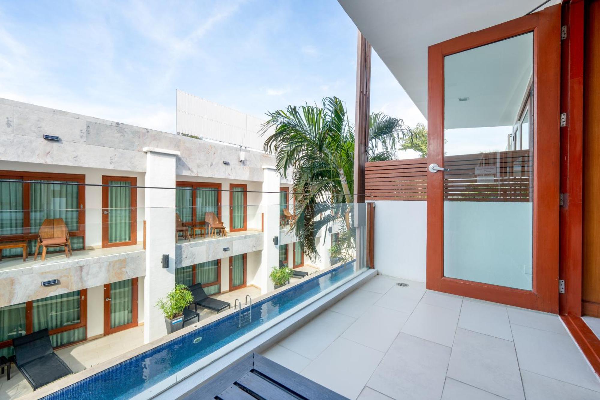 Deluxe Double Room Pool View Daily Complimentary Minibar
