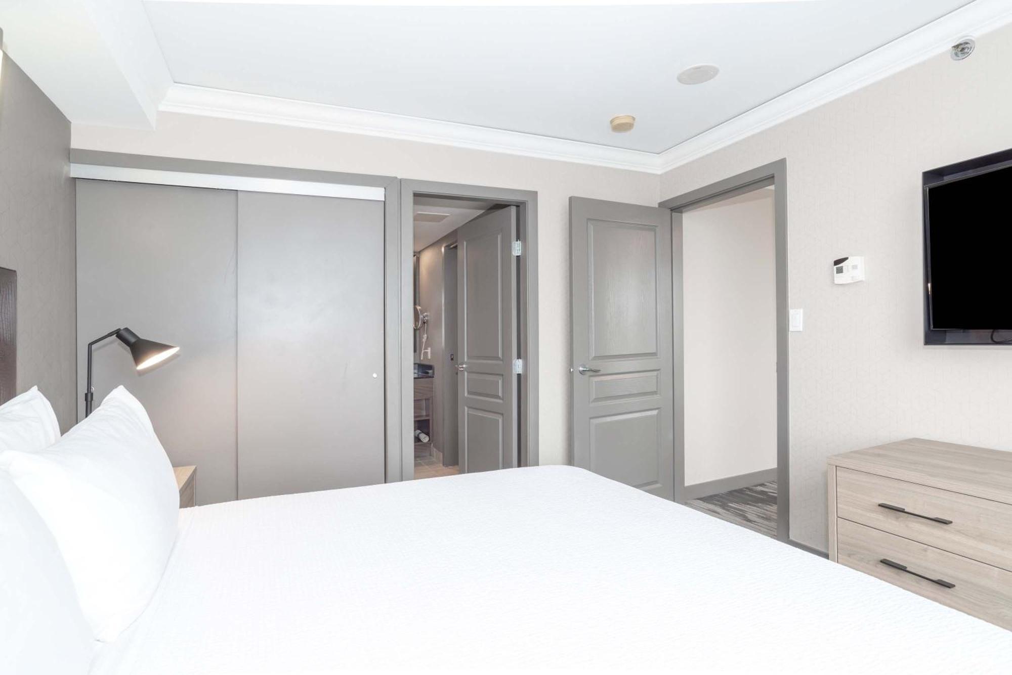 Standard Suite 1 King Bed Kitchenette