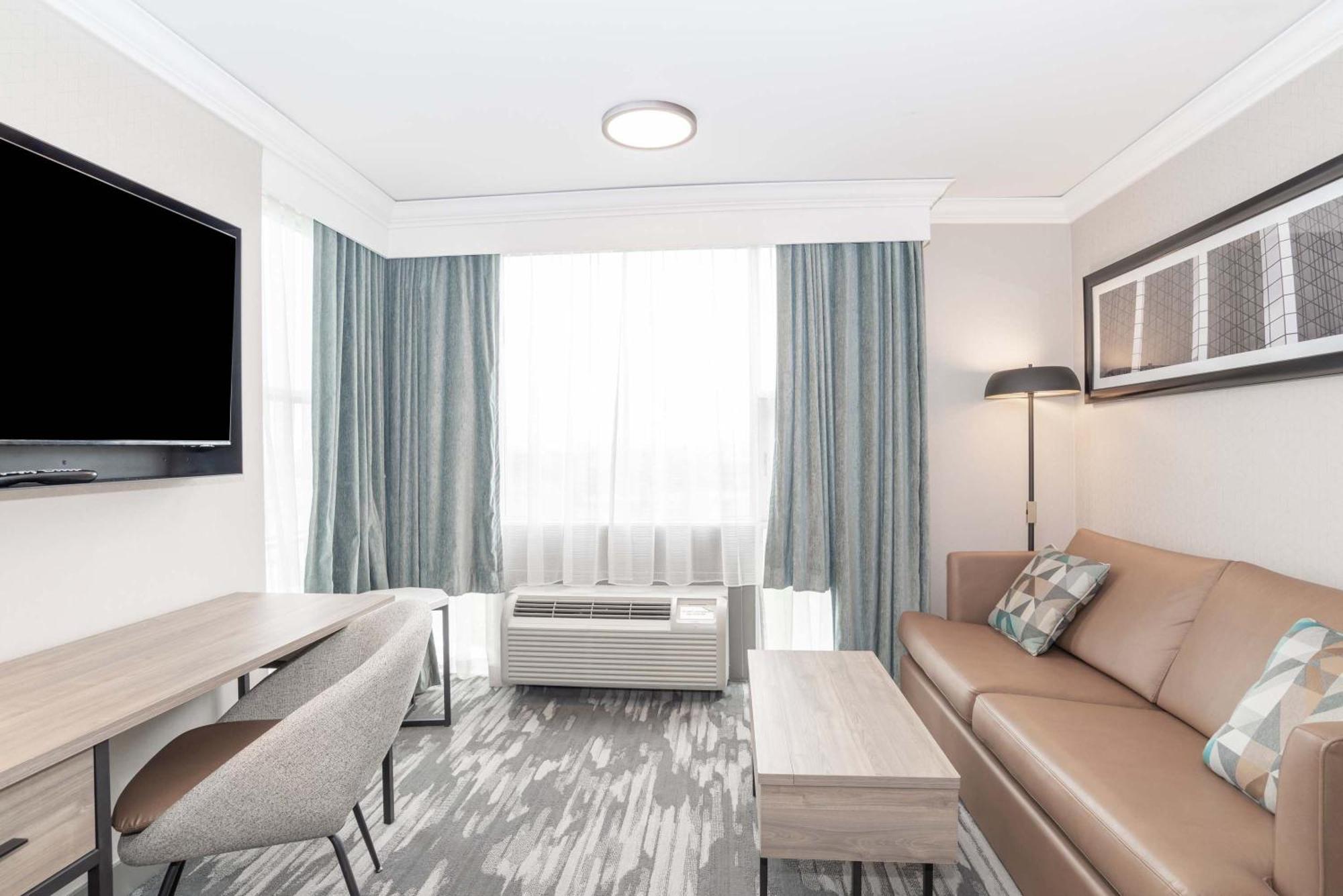 Standard Suite 1 King Bed Kitchenette