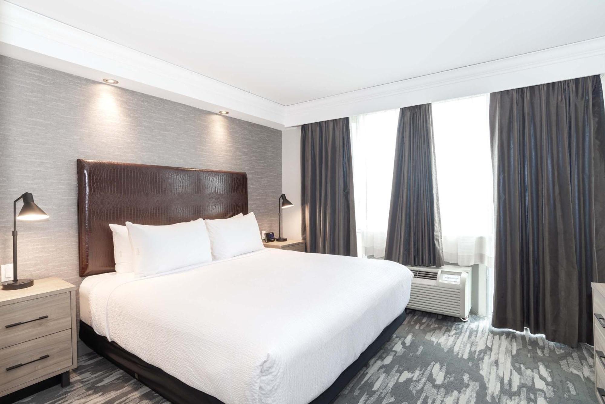 Standard Suite 1 King Bed Kitchen Washer Dryer