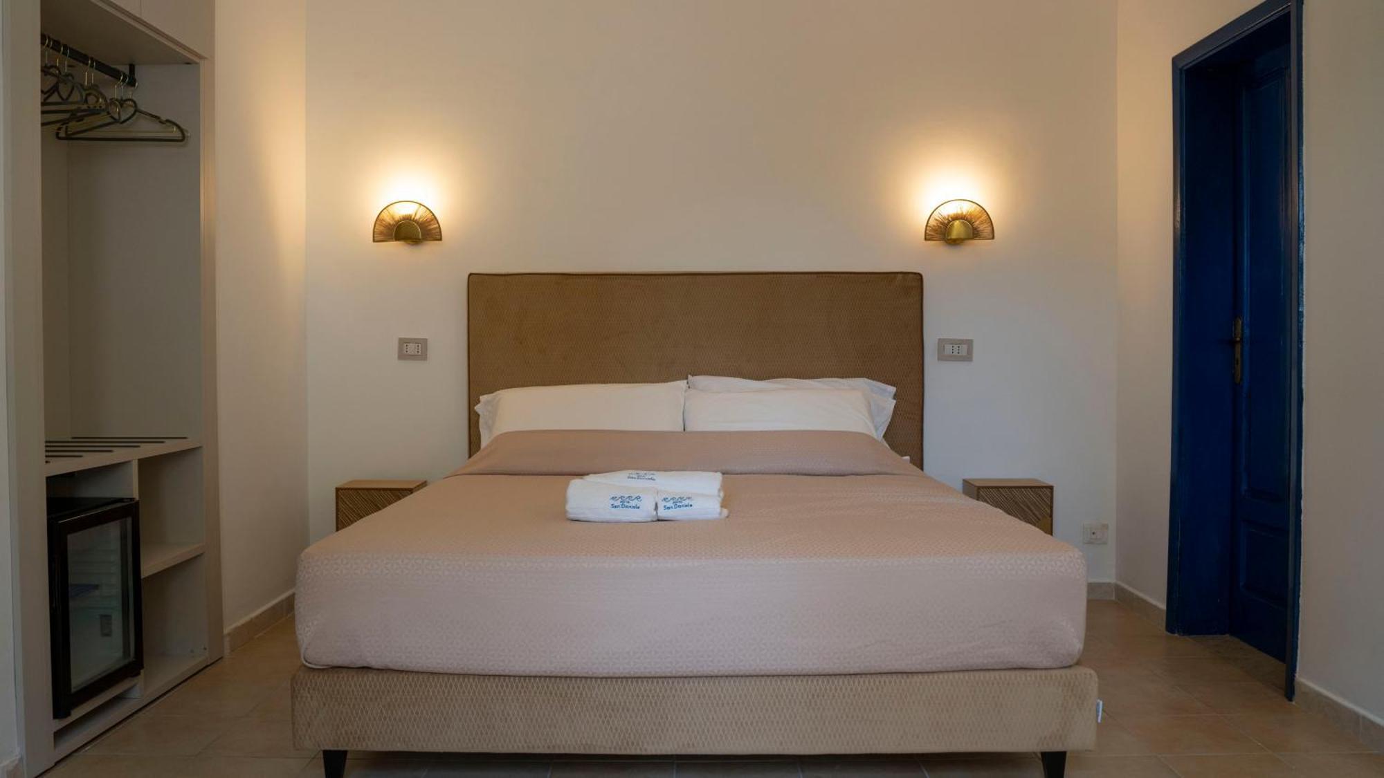Large Double Room,1593679780:JPEG