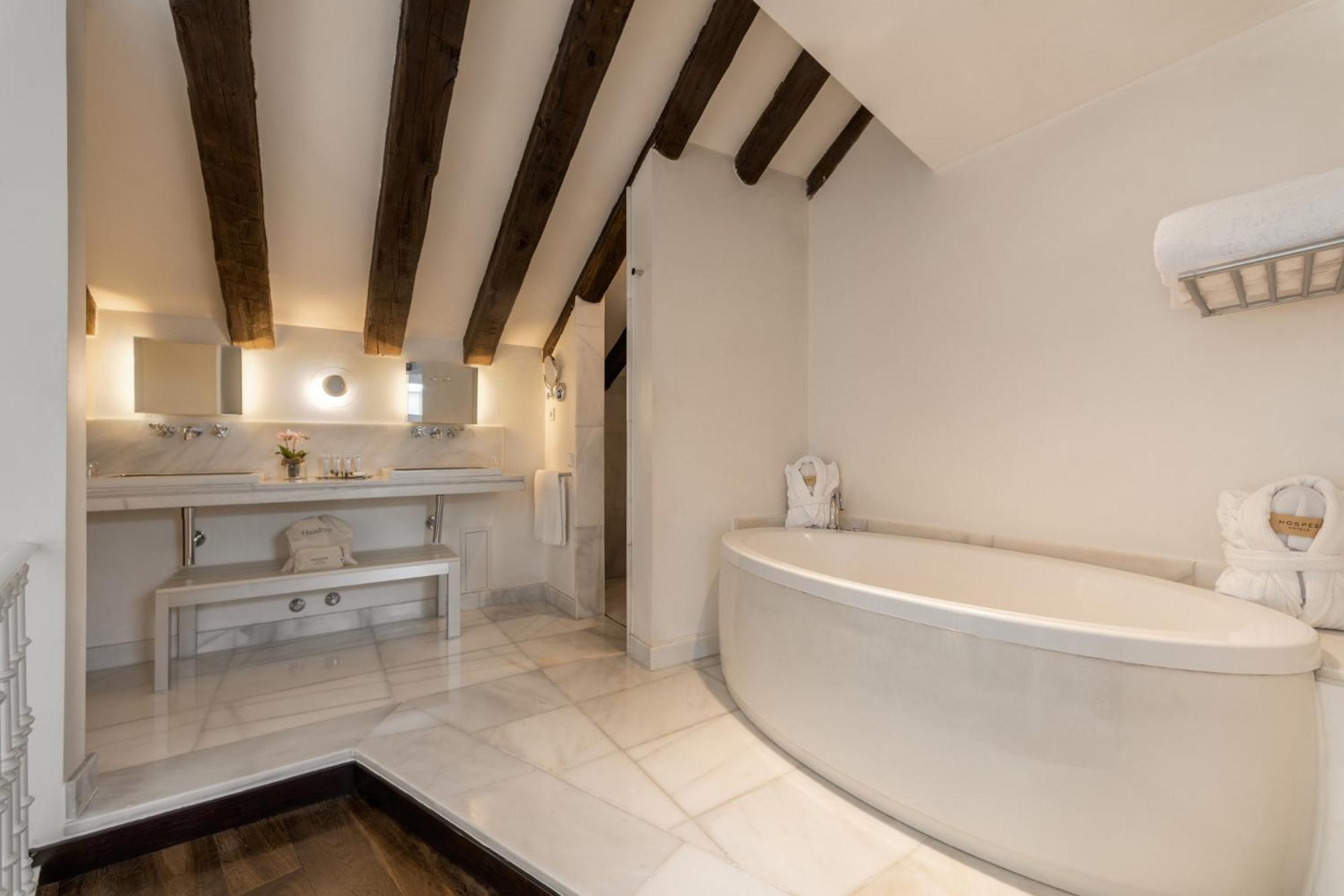 Junior Suite,1594670645:JPEG