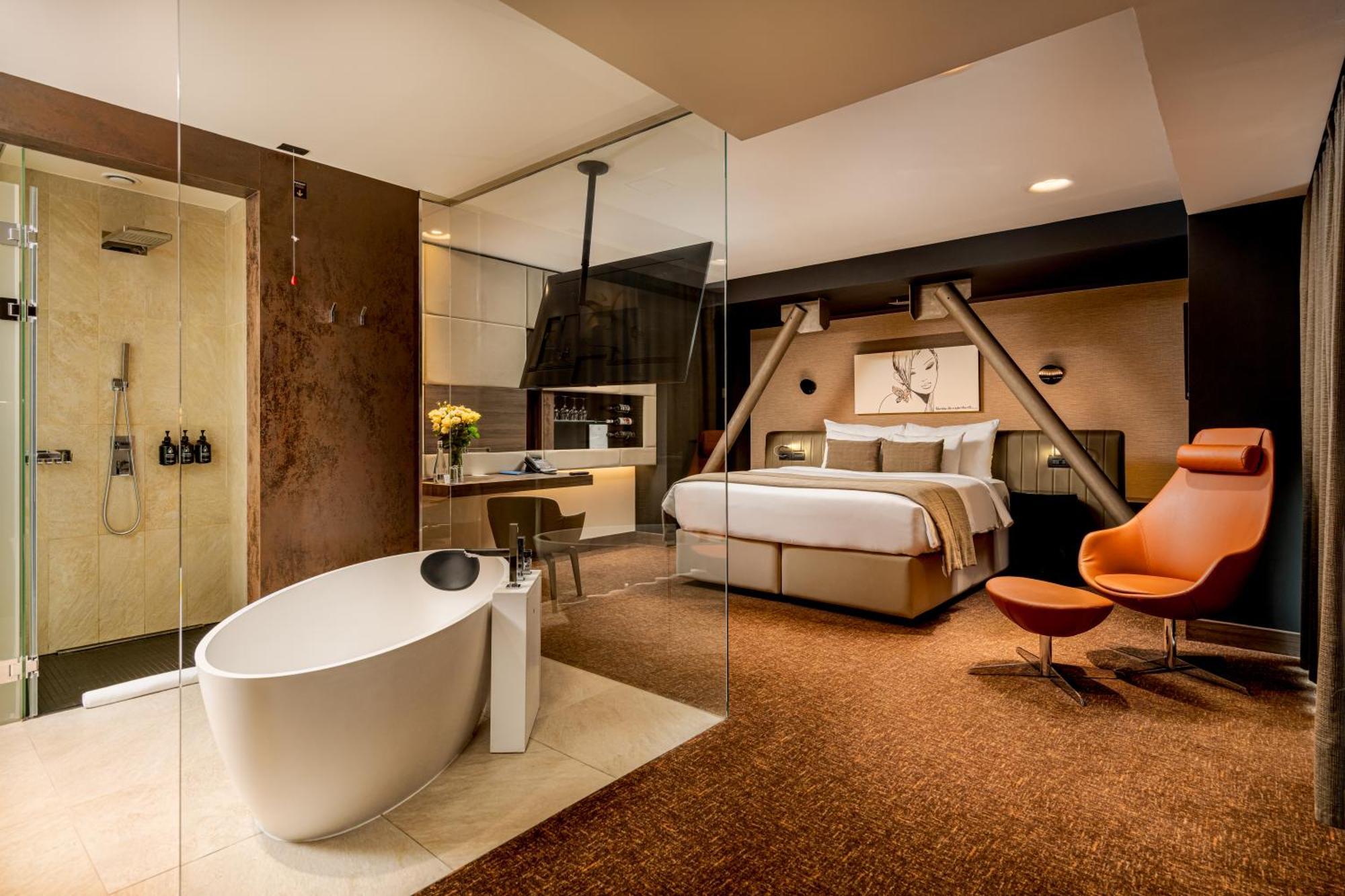 Lifestyle Suite pool access