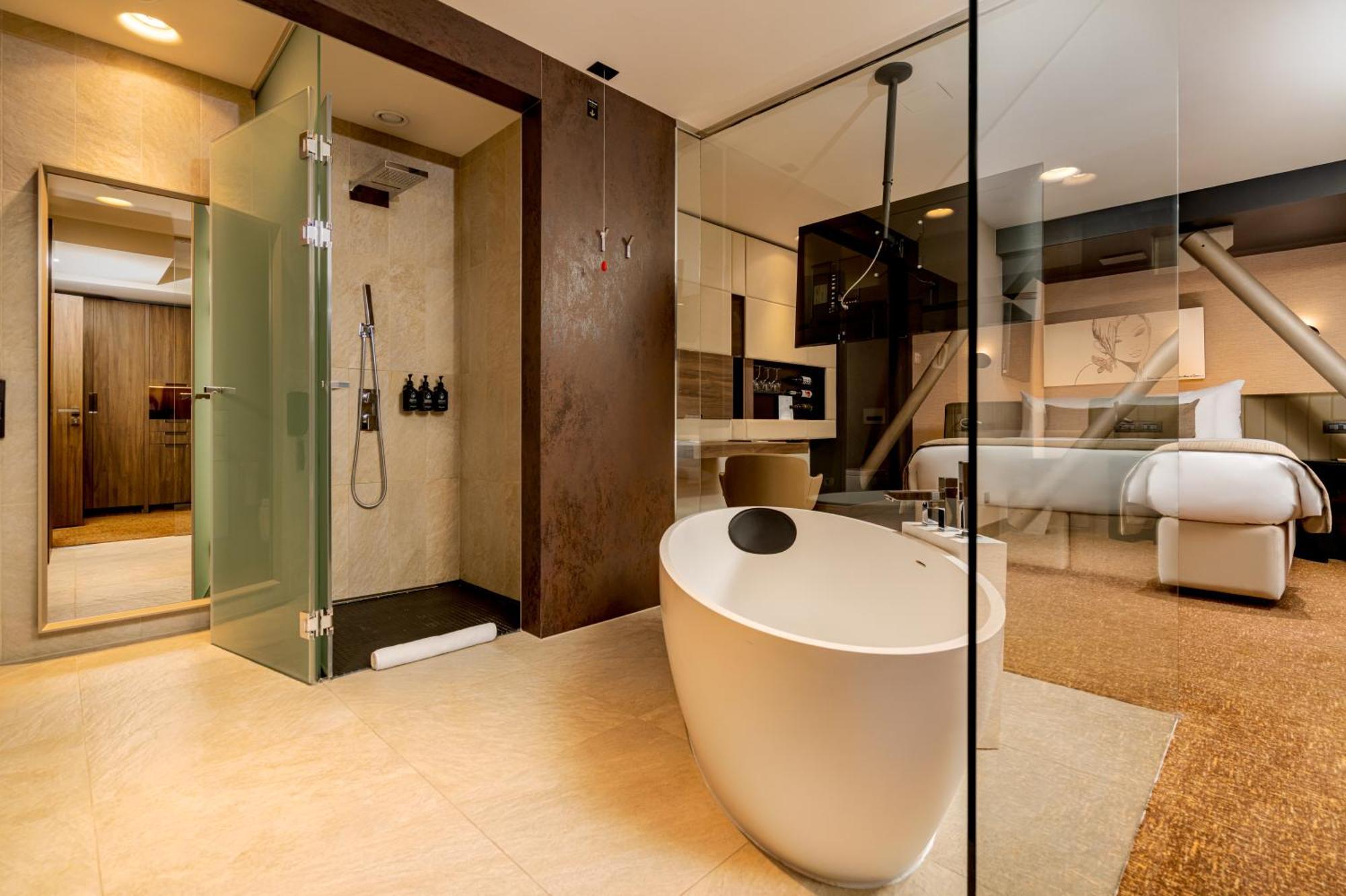 Lifestyle Suite pool access