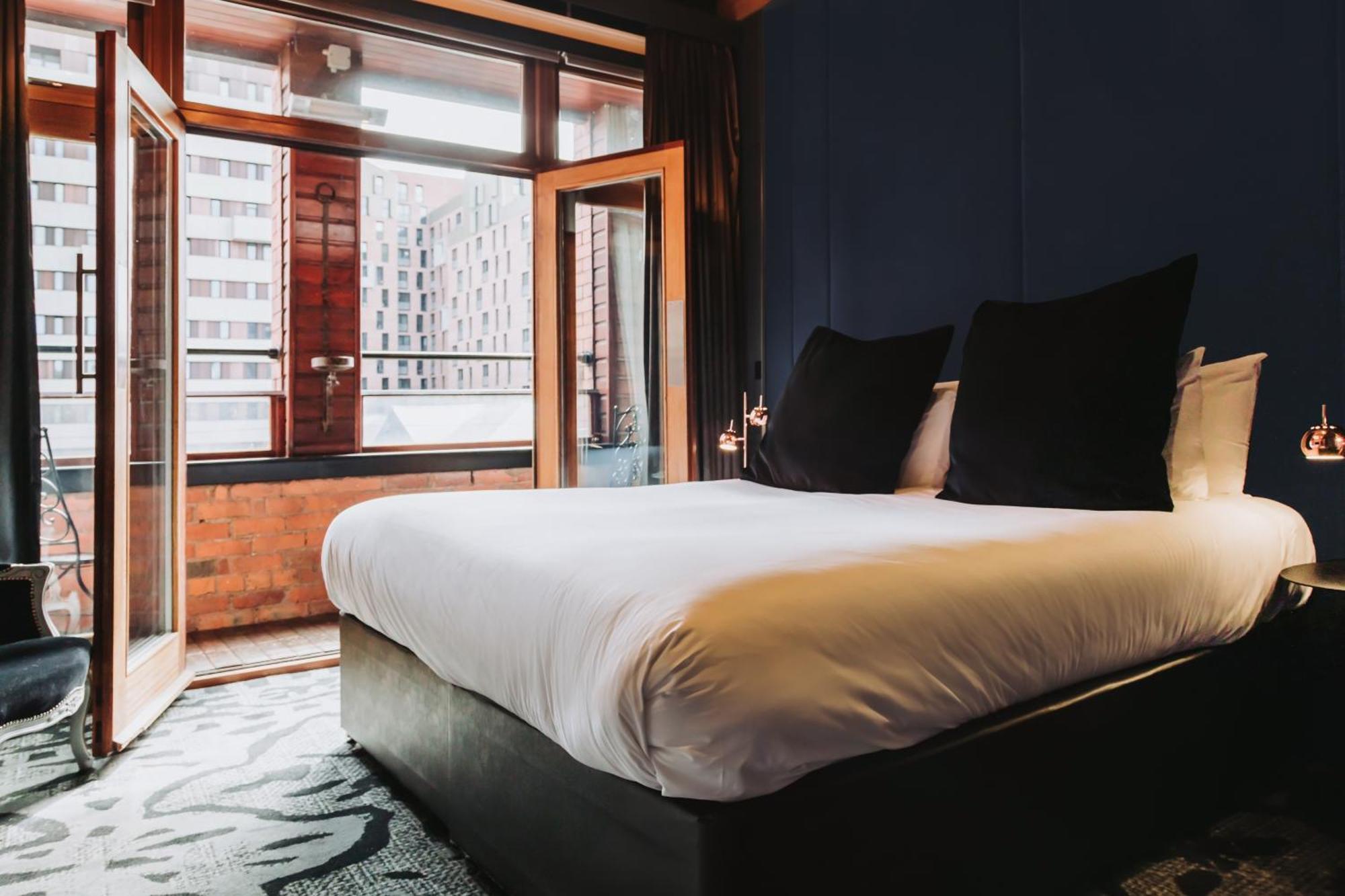 Deluxe King Room Balcony Non-Smoking
