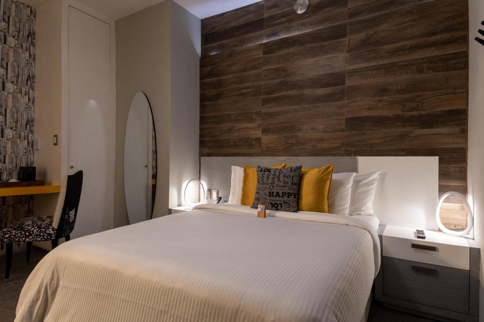 Deluxe Queen Room - Lola