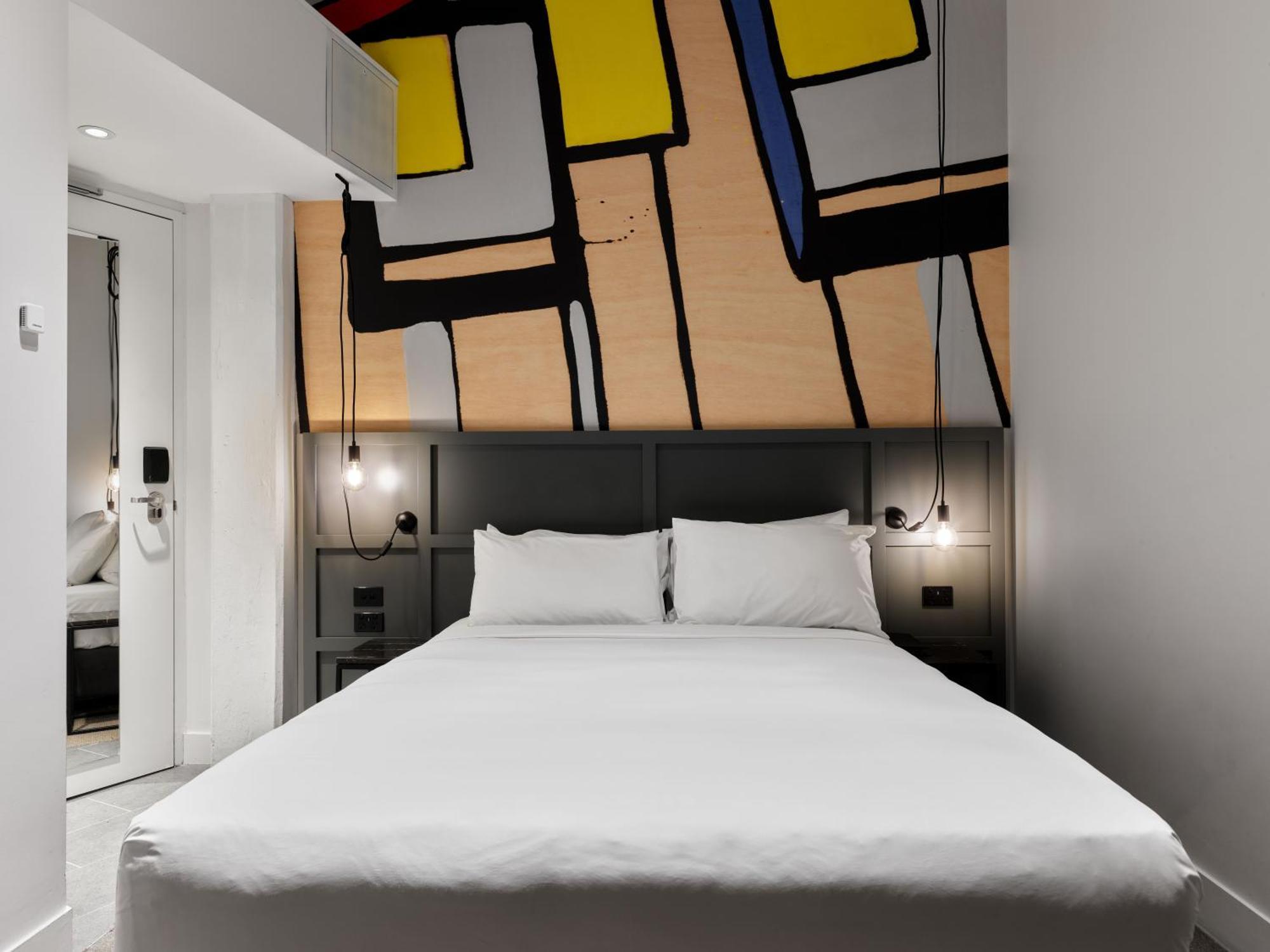 Classic Queen Room,1739431752:JPEG