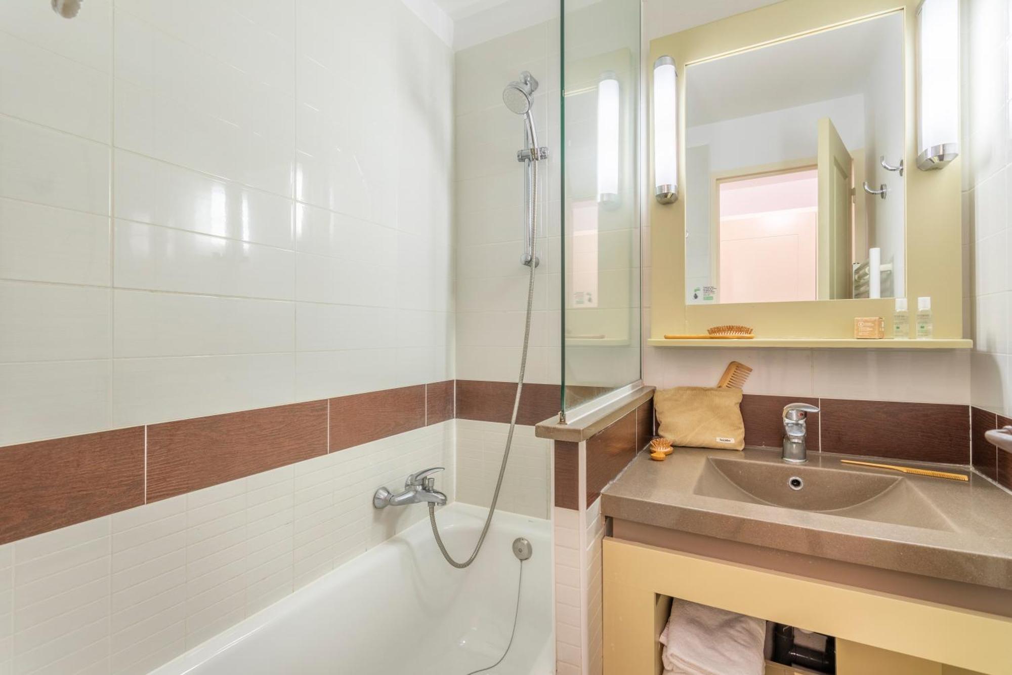 Superior One-Bedroom Apartment with Air Conditioning and Terrace (5 People),1596013792:JPEG