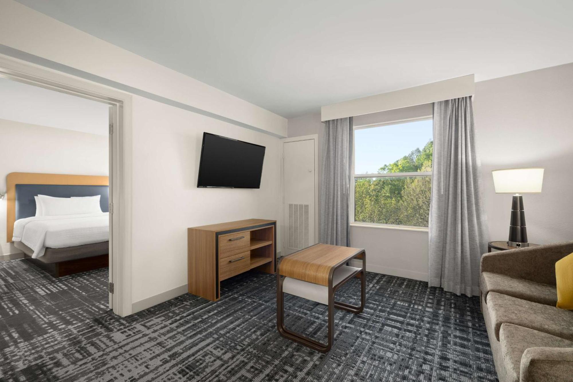 Deluxe One-Bedroom Suite Non-Smoking