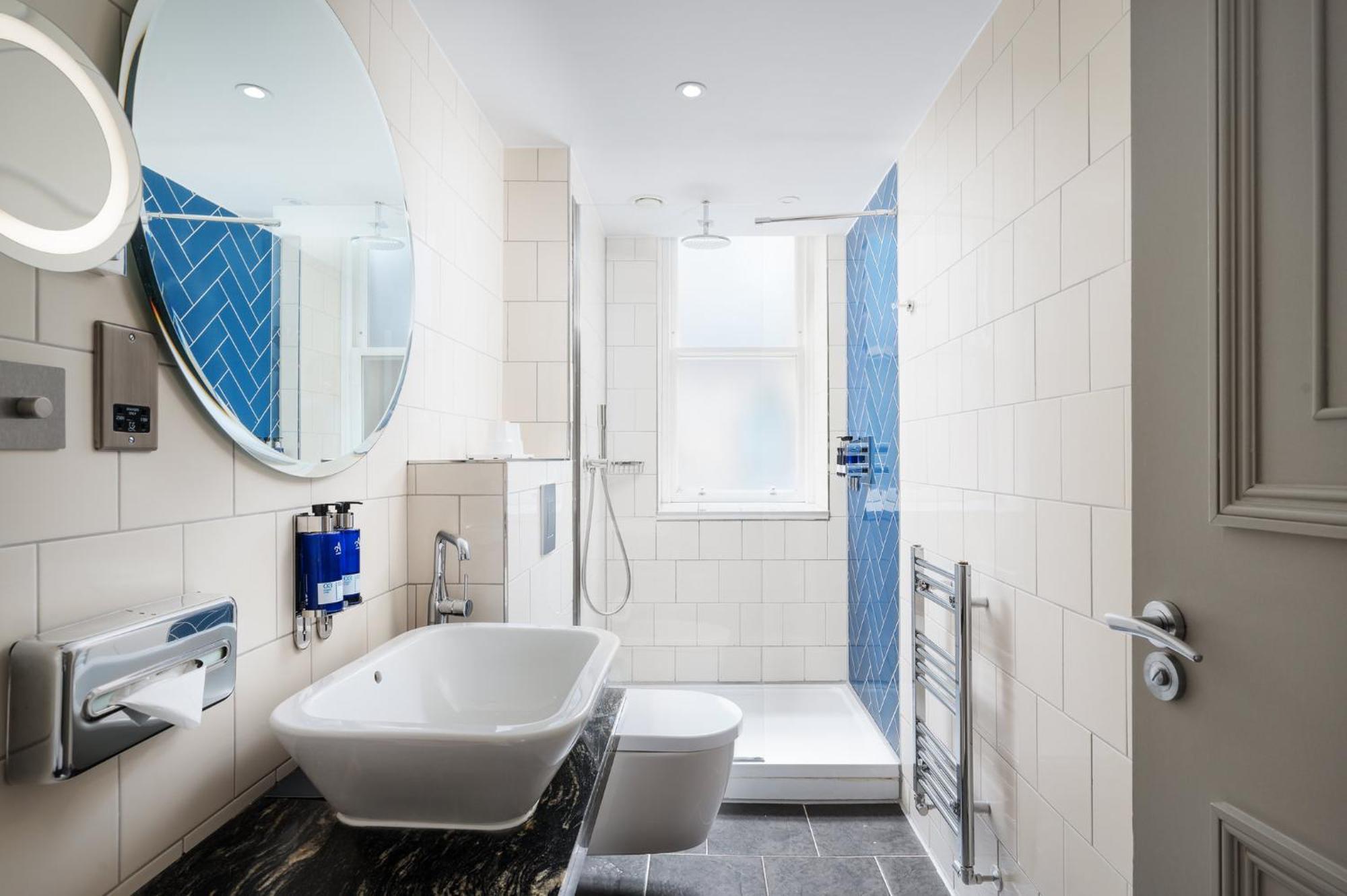 Standard Queen Room City View