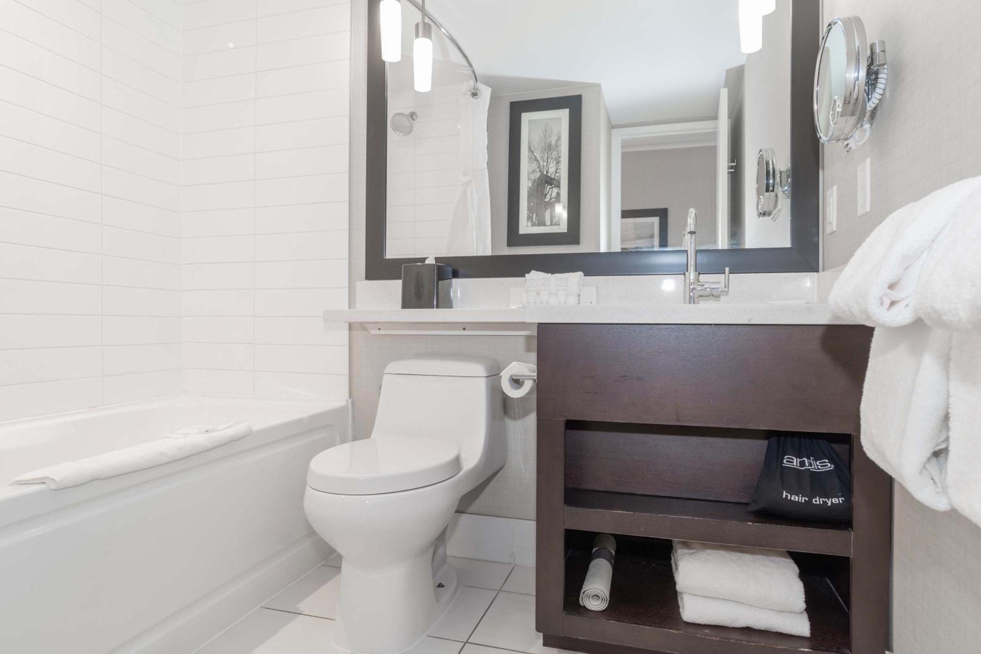 Standard Room, 1 King Bed,1596872263:JPEG