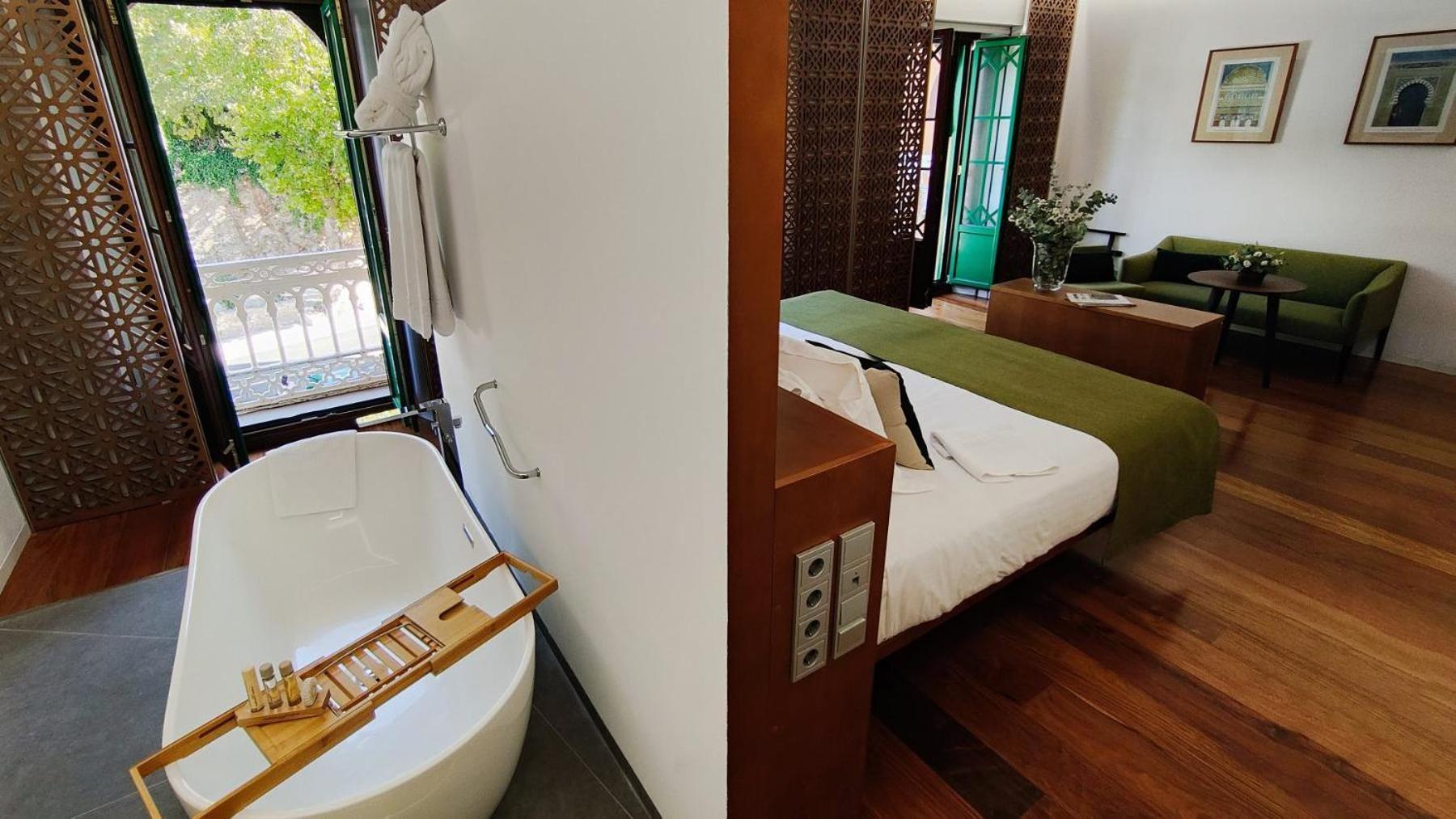 Deluxe Twin Room Walk Shower Non-Smoking