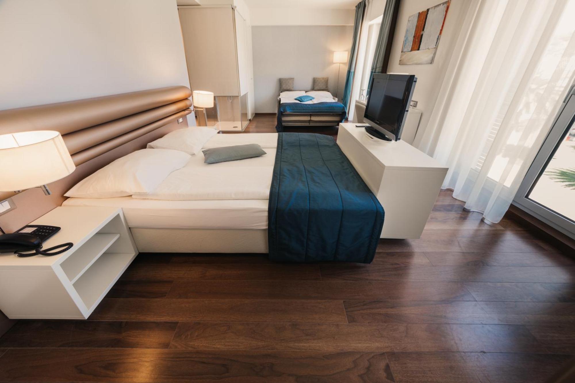 Family Room,1597552928:JPEG