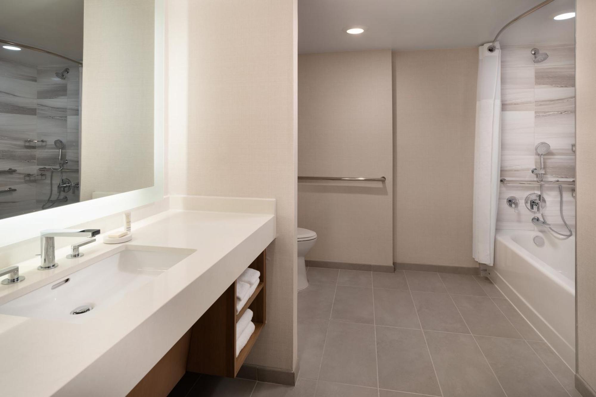 King Room Tub Mobility or Hearing Accessible