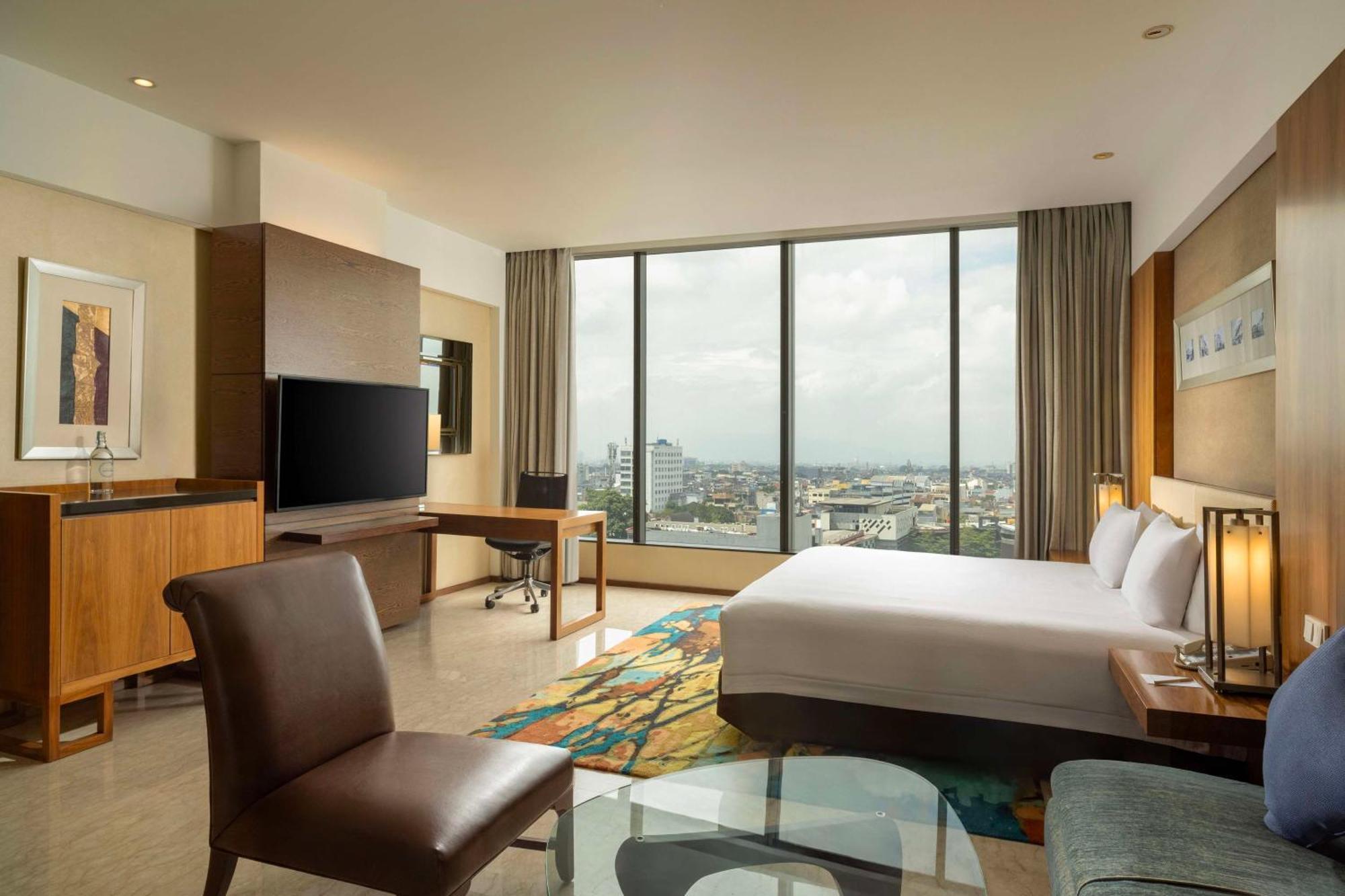 Deluxe King Room City View