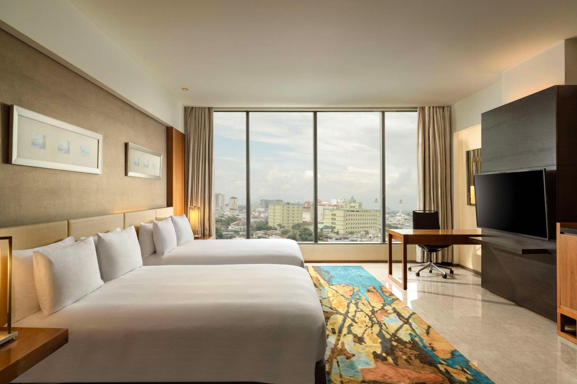 Deluxe Queen Room City View