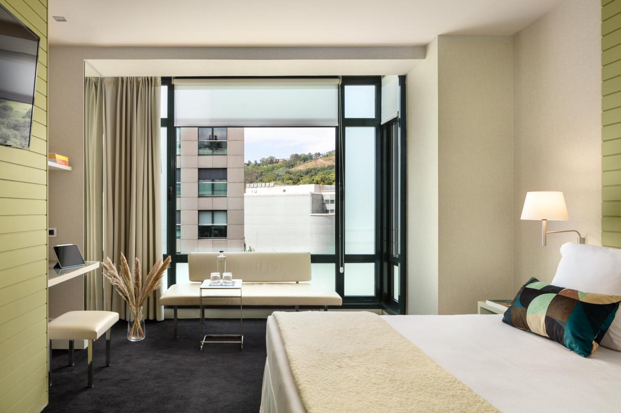 Deluxe Room with Guggenheim views,1598886231:JPEG