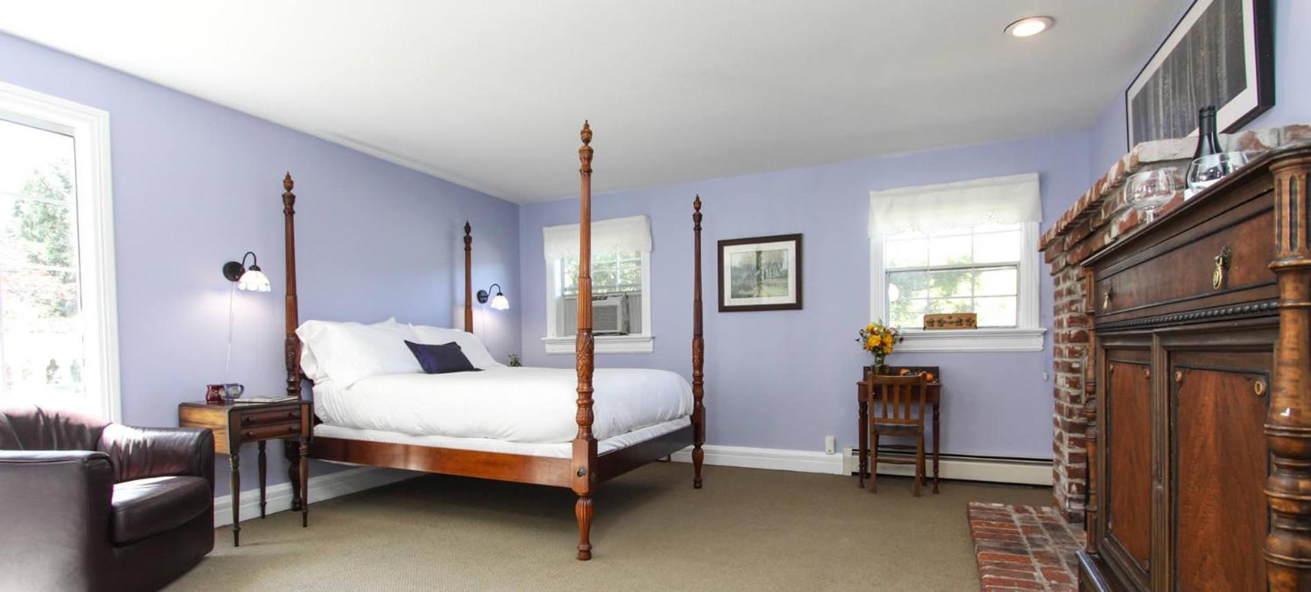 Deluxe Queen Room