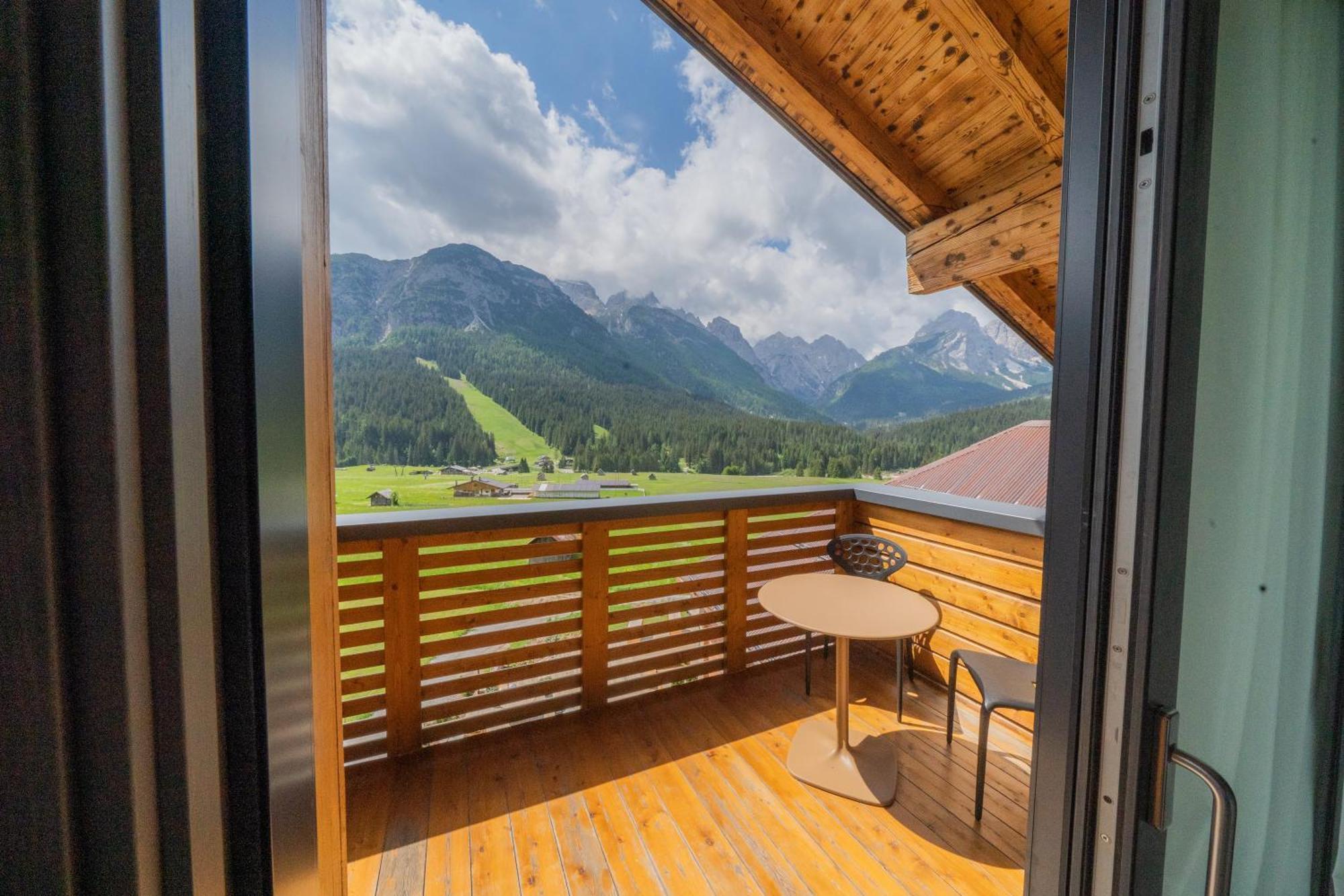 Deluxe Room,1599482811:JPEG
