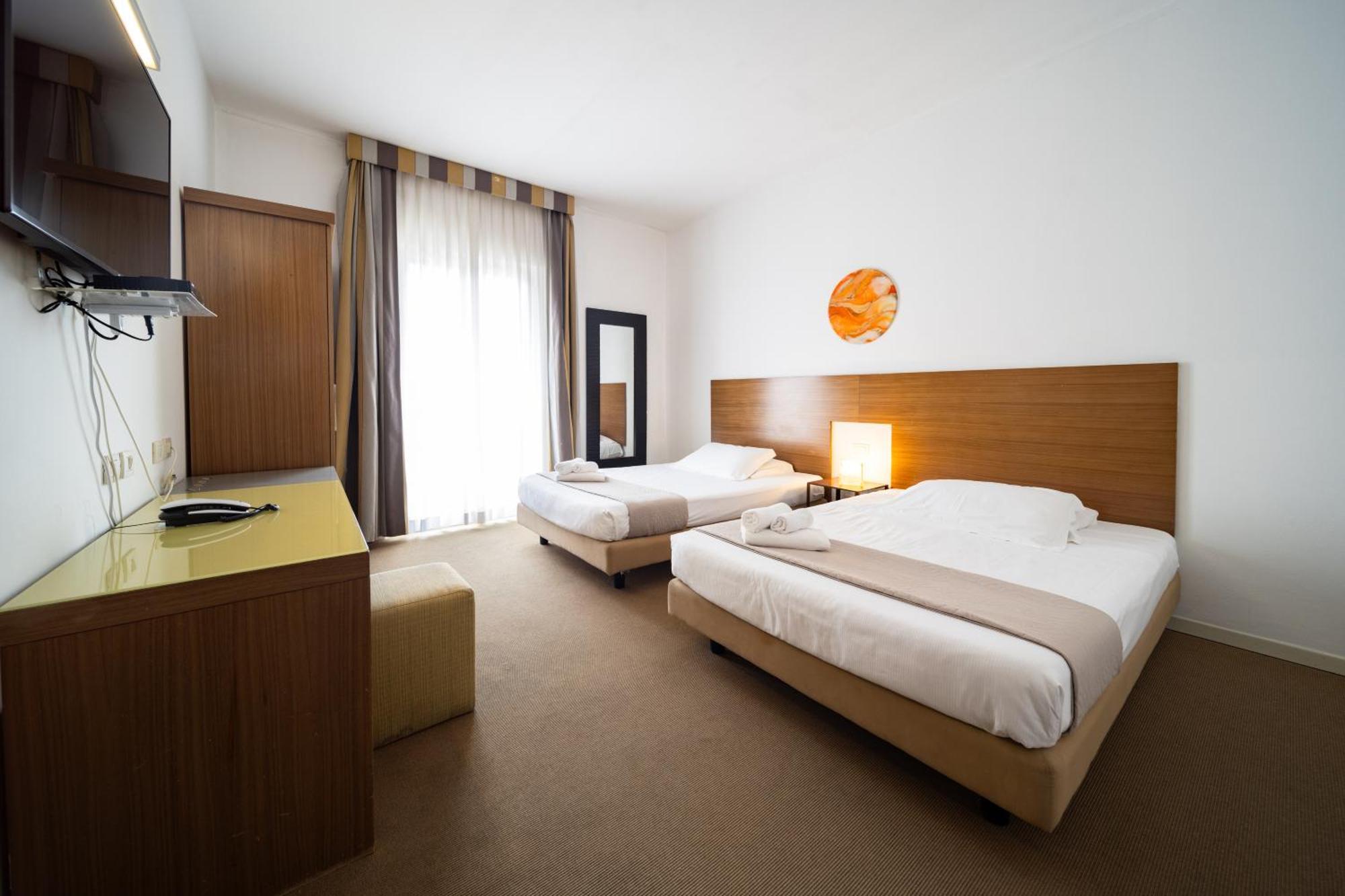 Deluxe Quadruple Room,1599645545:JPEG