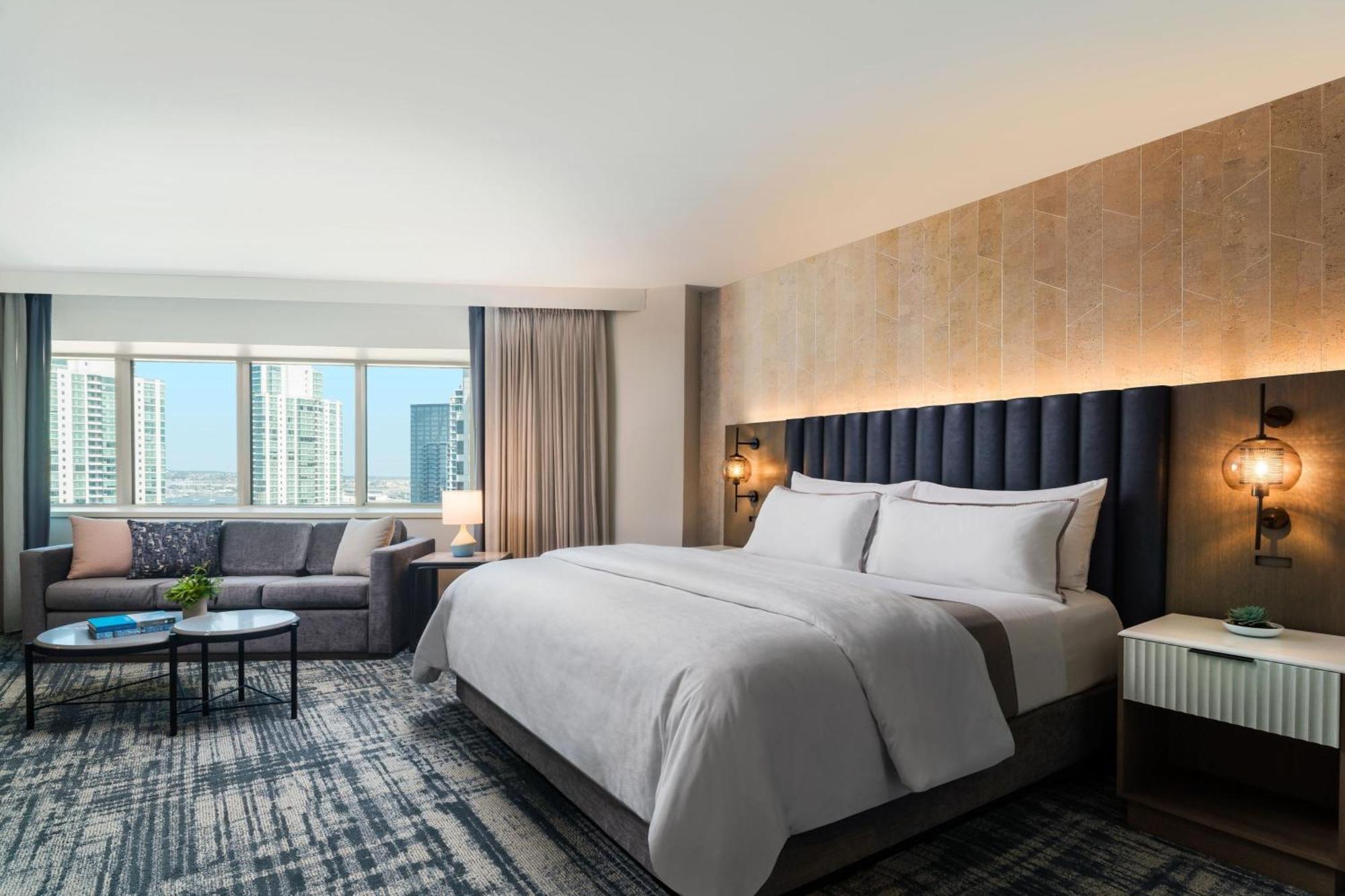 Larger Guest room, 1 King, Bay view,1599646451:JPEG
