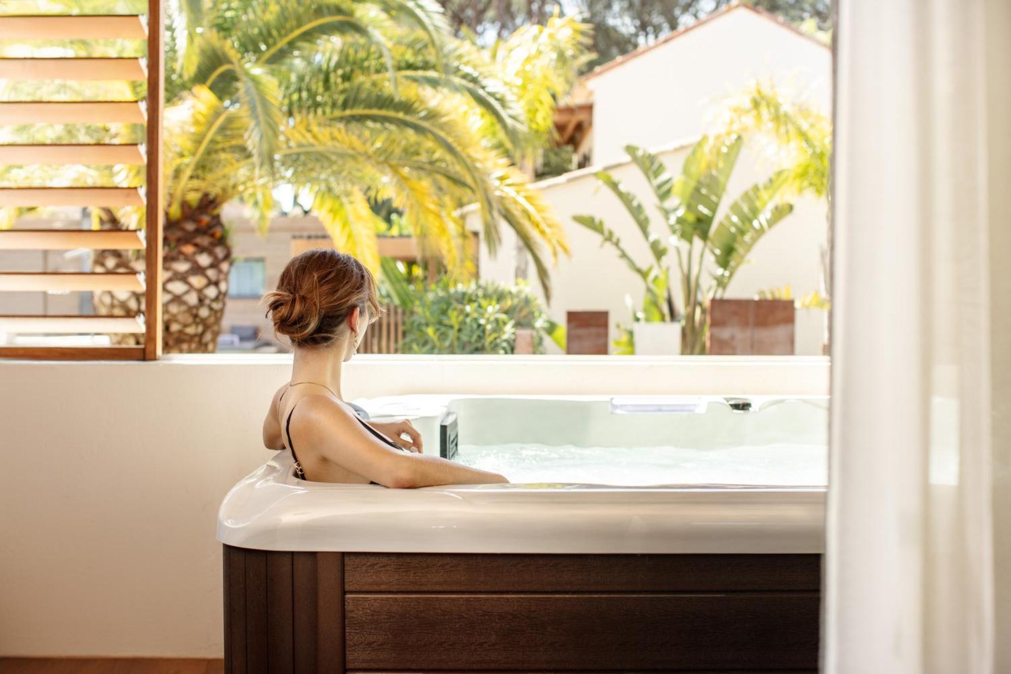 Suite with Spa Bath,1599649254:JPEG