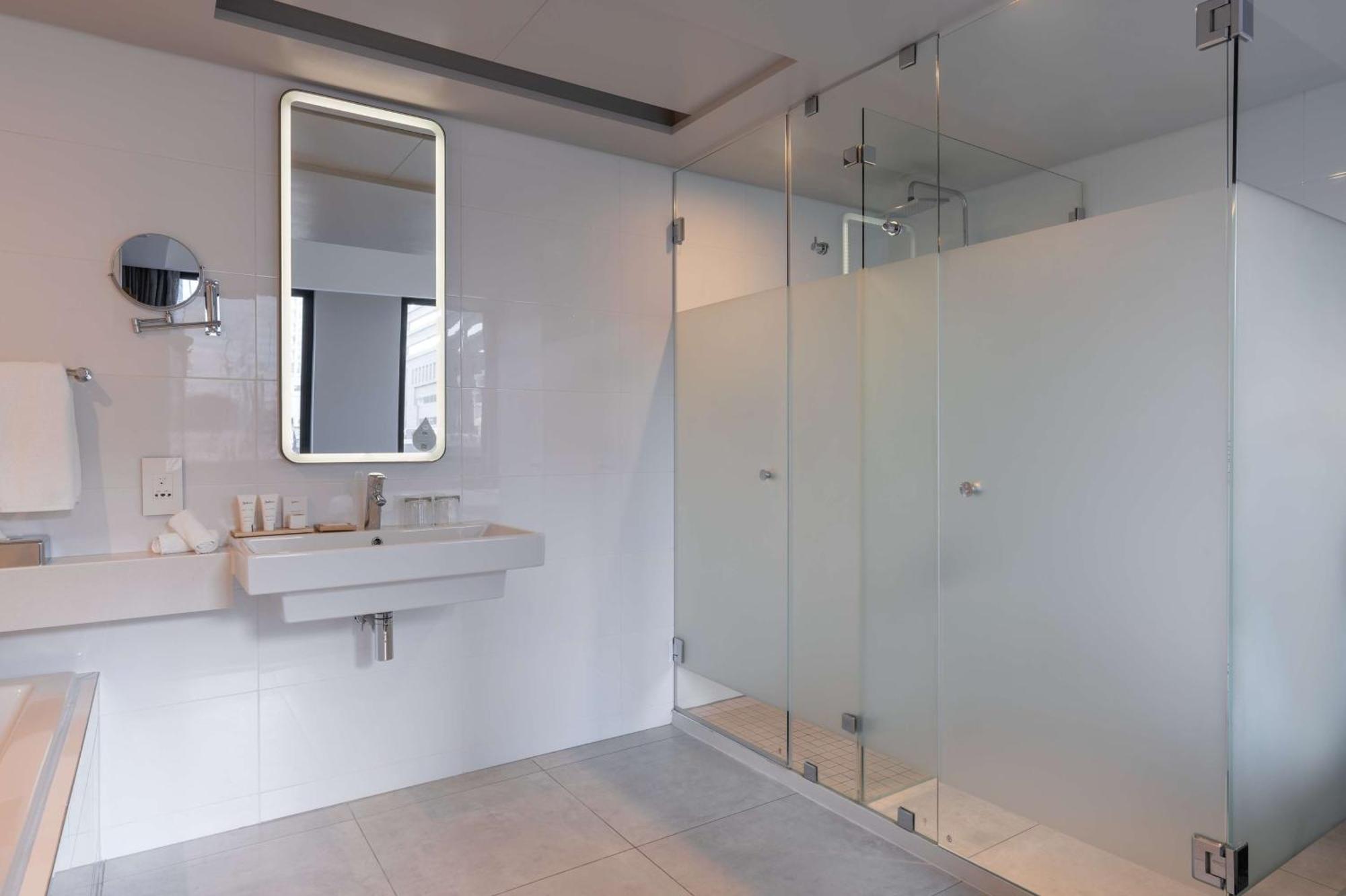 Suite,1689838950:JPEG