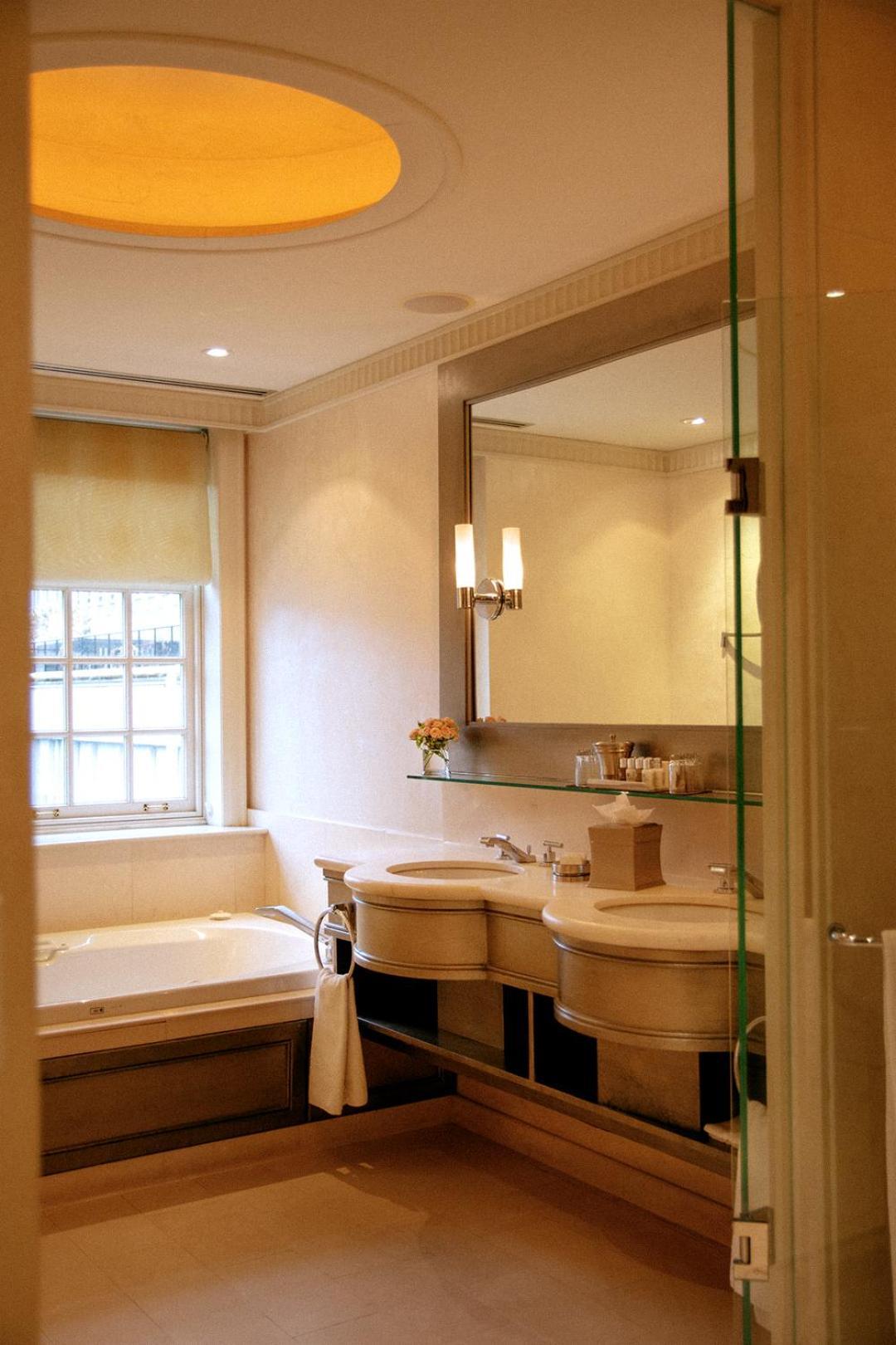 Corner One-Bedroom Suite