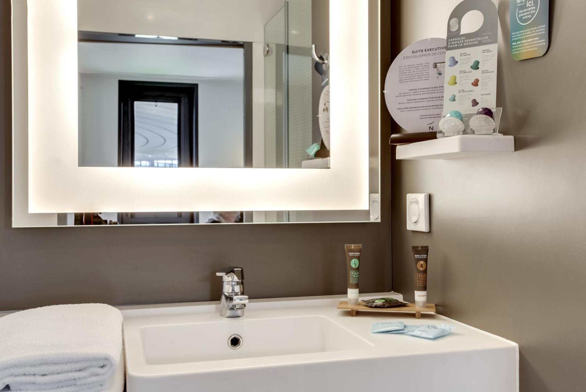 Executive Suite One Double Bed One Single Sofa Bed,403288047:JPEG