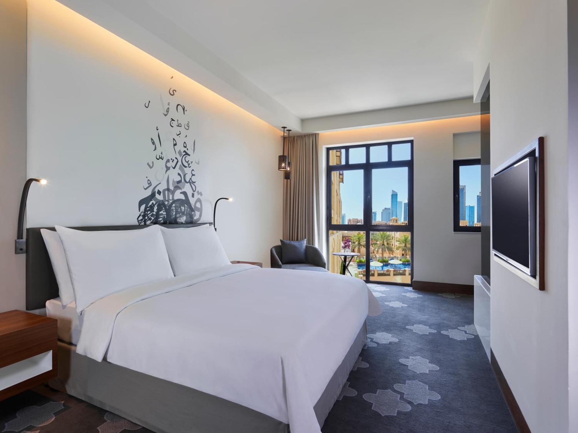 Deluxe King Room Pool View