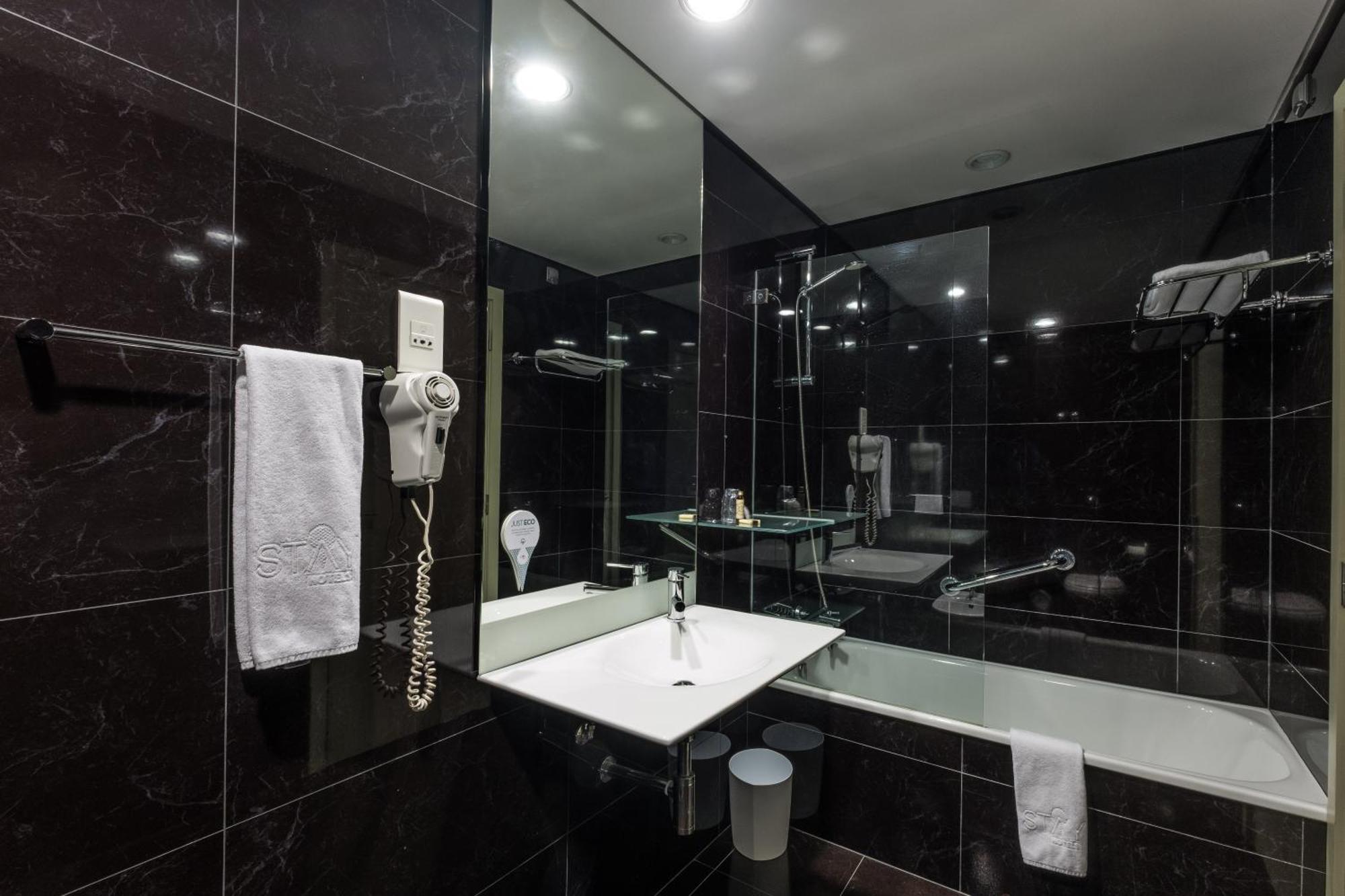 Standard Twin Room,1602951511:JPEG