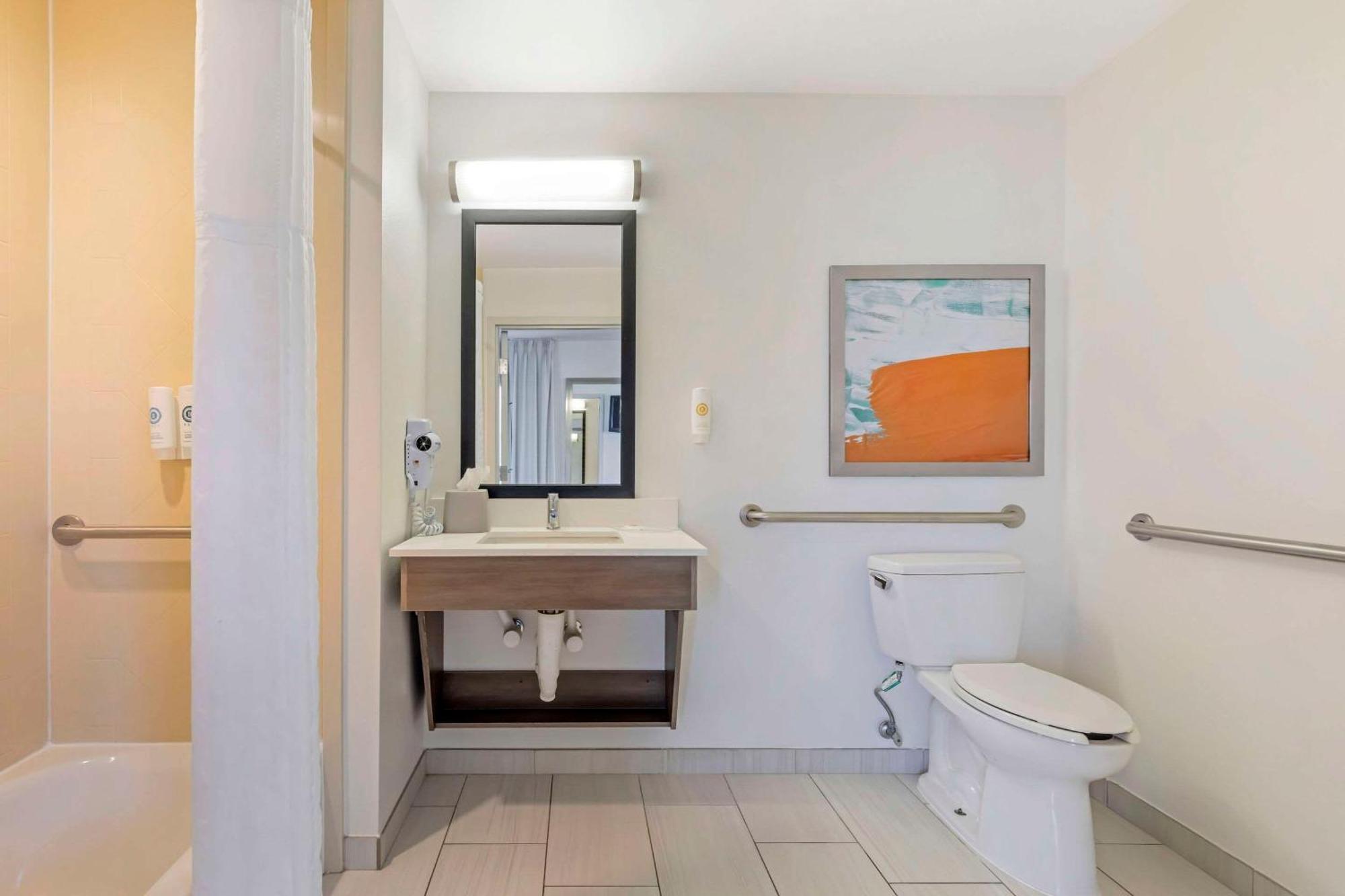 King Room Tub Accessible or Non Smoking